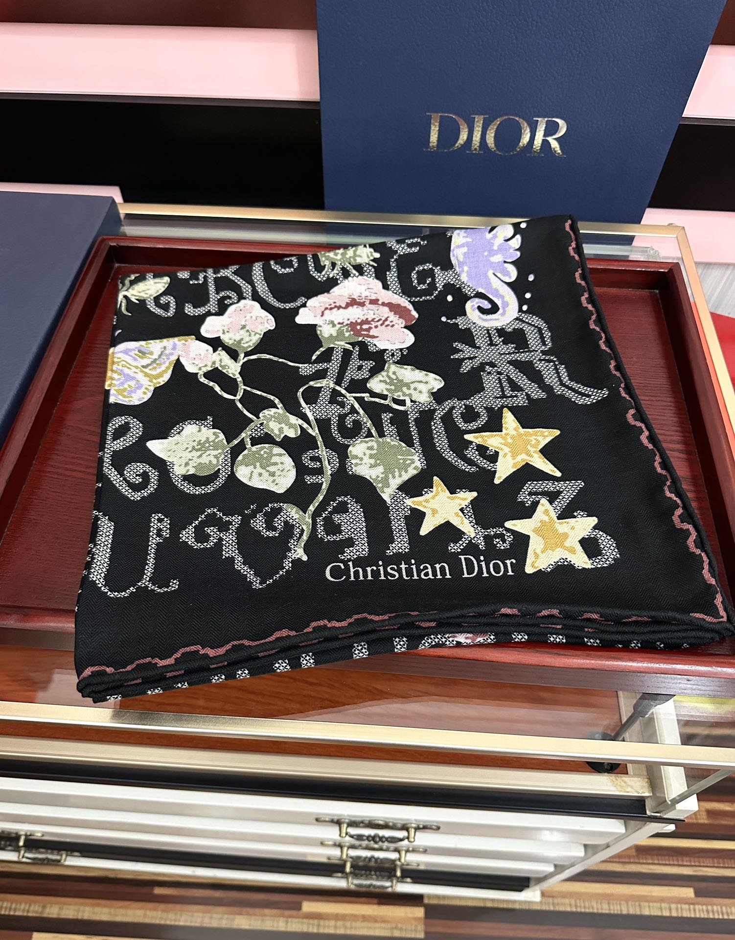 上新❤️迪奥 ZG同步【双面同色】经典优雅[礼物]~气质到骨子里[色]新一季的面料超高级，真心超级柔软，