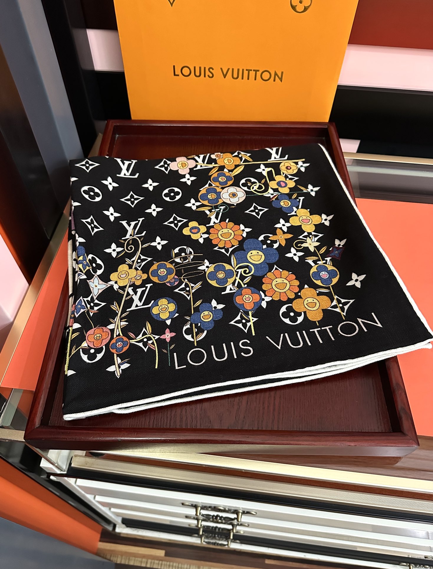 上新❤️LV 2025女士必备款ZG同步【双面同色】经典优雅[礼物]~气质到骨子里[色]新一季的面料超高