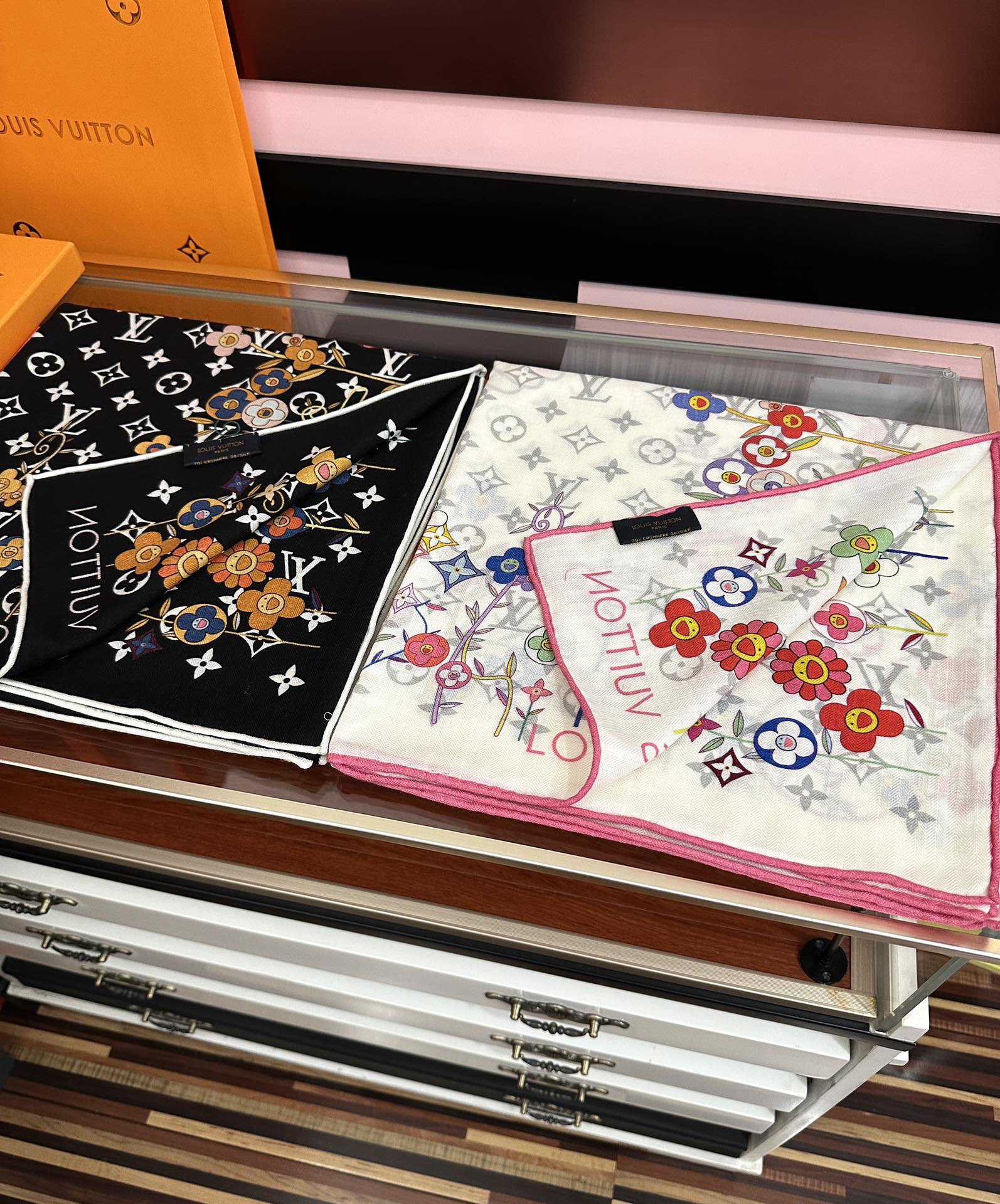 上新❤️LV 2025女士必备款ZG同步【双面同色】经典优雅[礼物]~气质到骨子里[色]新一季的面料超高