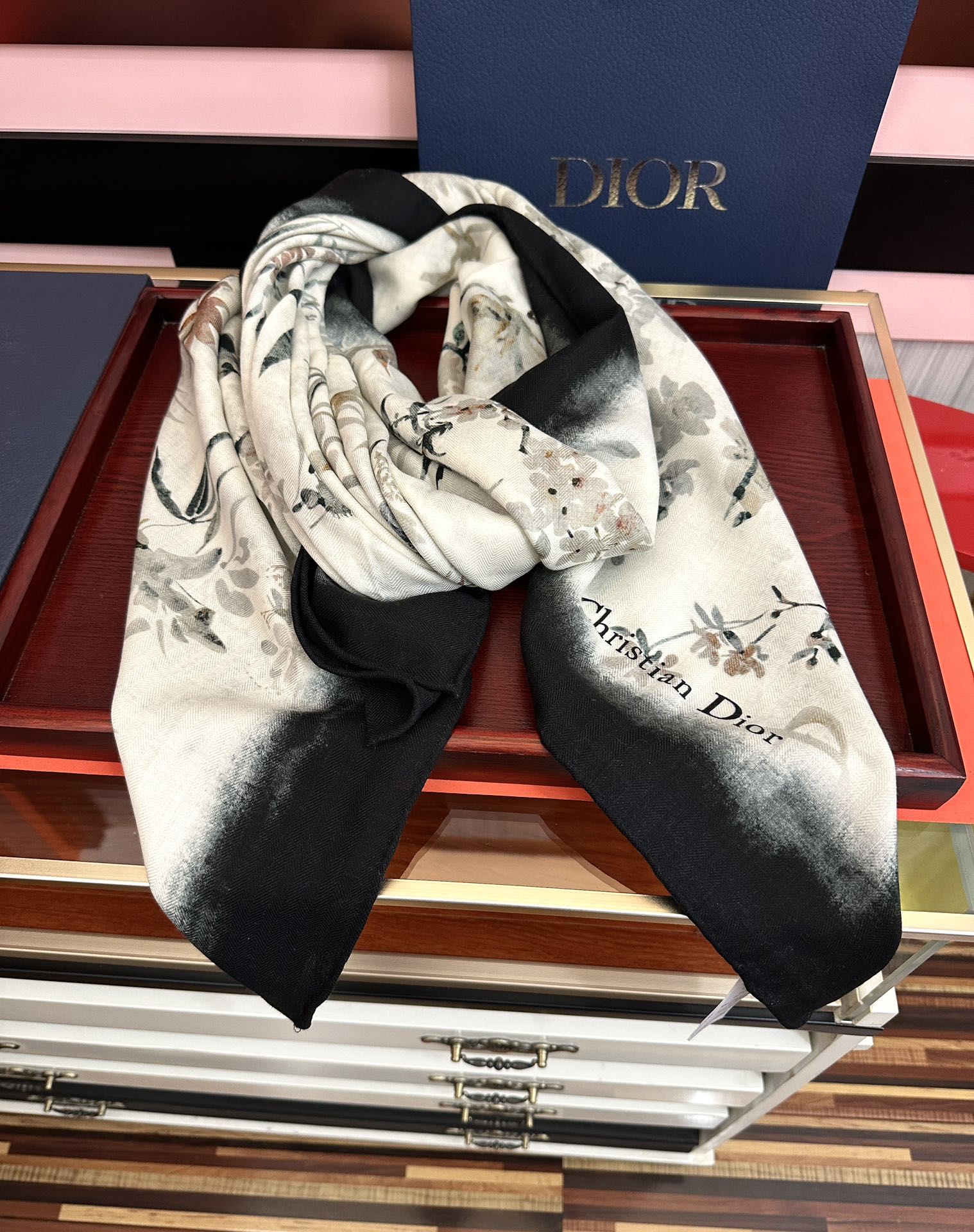 新款❤️迪奥 ZG同步 2025【双面同色】经典优雅[礼物]~气质到骨子里[色]新一季的面料超高级，真心