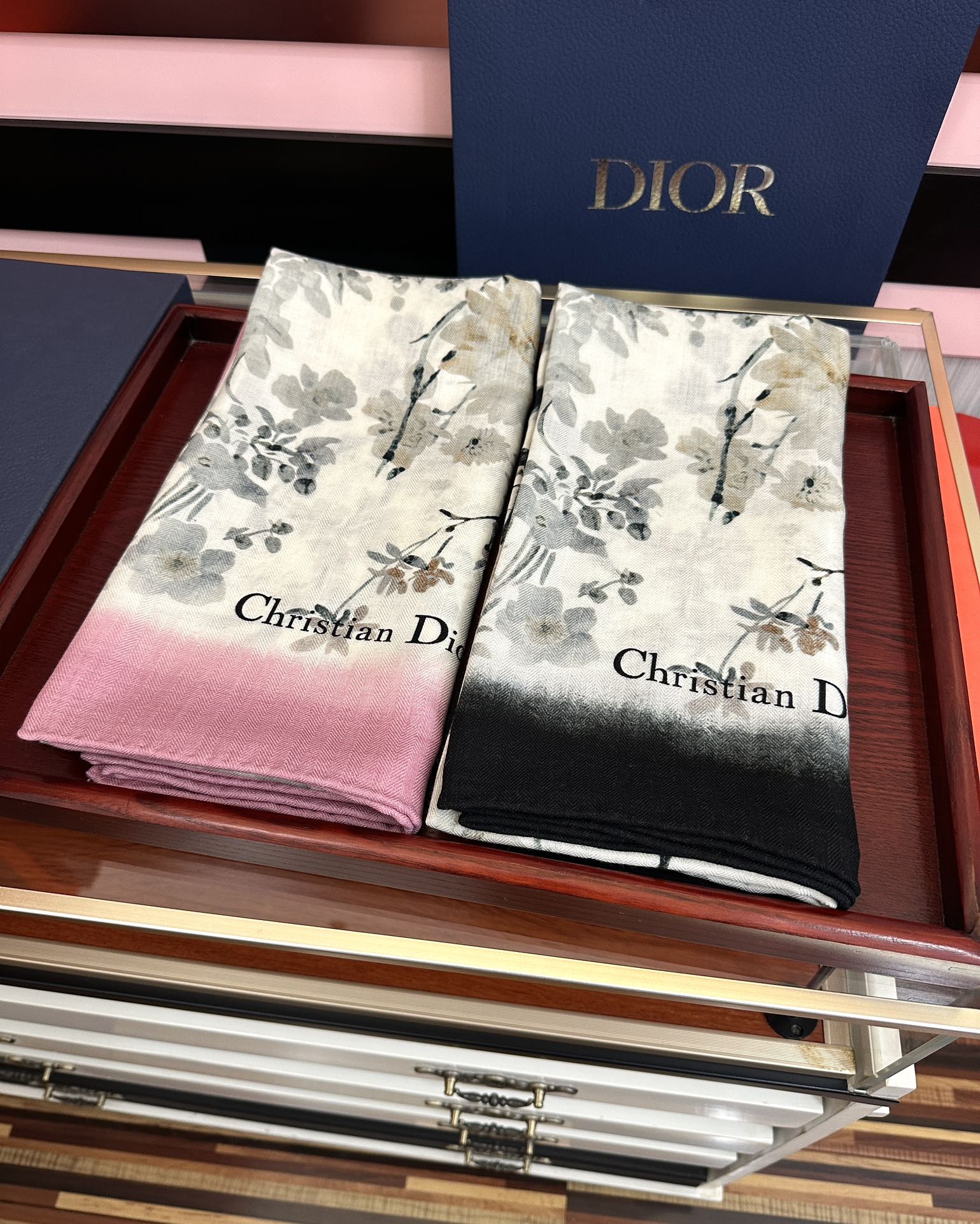 新款❤️迪奥 ZG同步 2025【双面同色】经典优雅[礼物]~气质到骨子里[色]新一季的面料超高级，真心