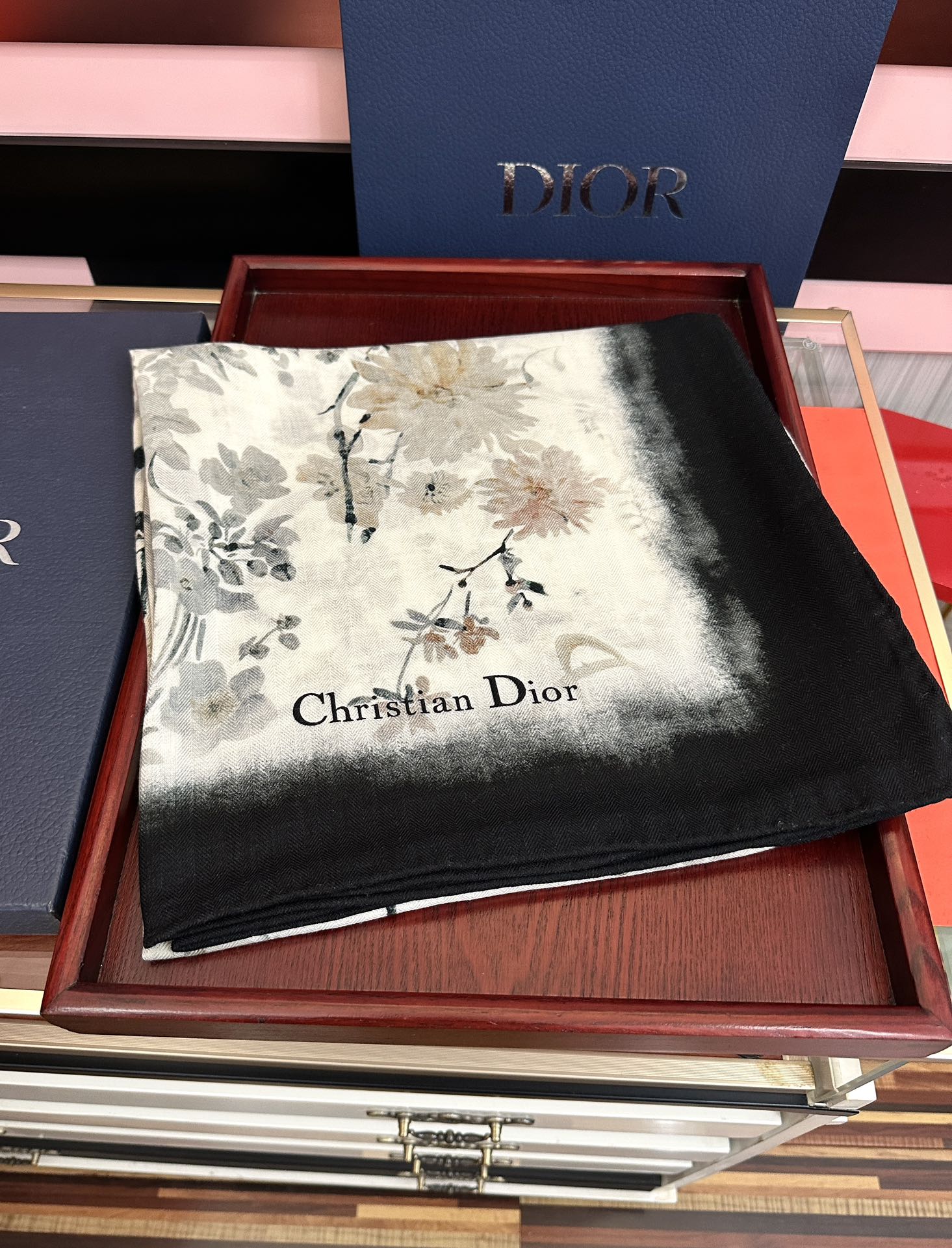 新款❤️迪奥 ZG同步 2025【双面同色】经典优雅[礼物]~气质到骨子里[色]新一季的面料超高级，真心