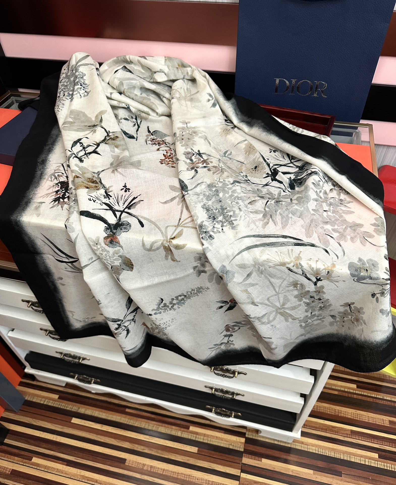 新款❤️迪奥 ZG同步 2025【双面同色】经典优雅[礼物]~气质到骨子里[色]新一季的面料超高级，真心