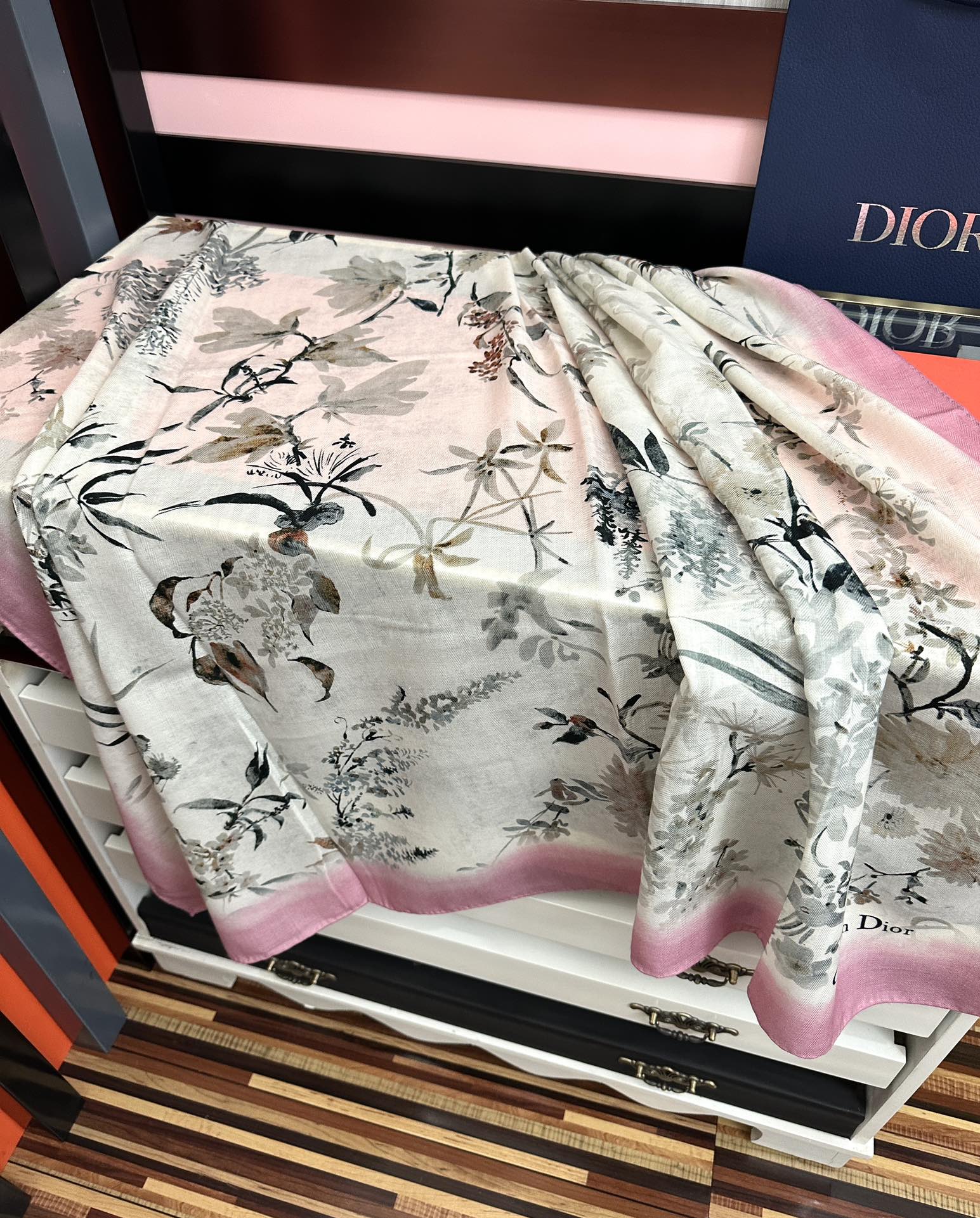 新款❤️迪奥 ZG同步 2025【双面同色】经典优雅[礼物]~气质到骨子里[色]新一季的面料超高级，真心