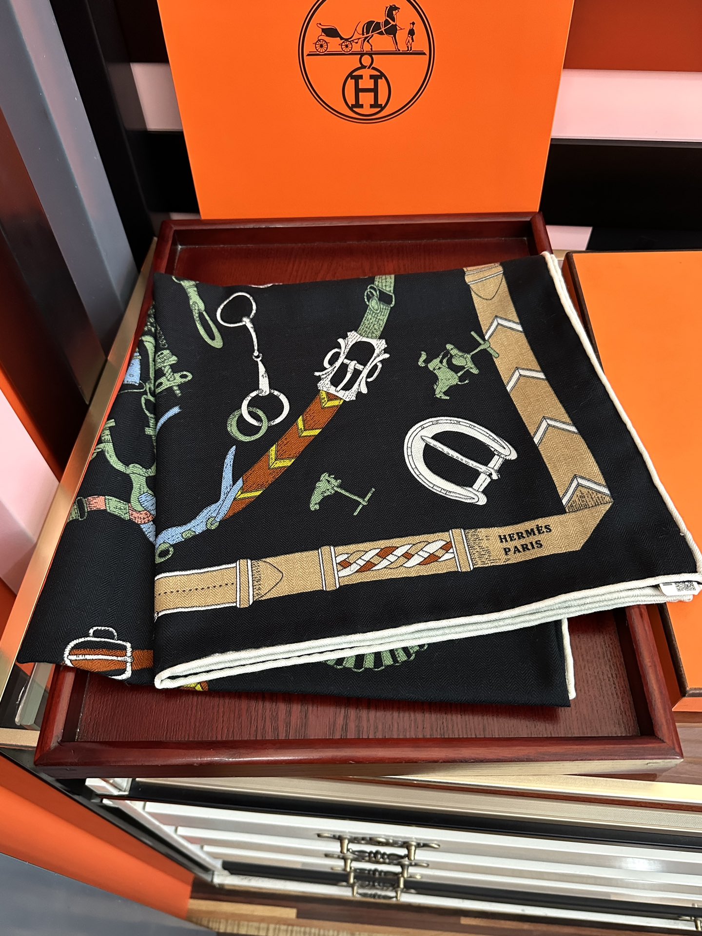 新款❤️ 爱马士2025【双面同色】ZG同步最新款 买了都说好看顶级工艺超值[嘴唇]专柜爆款🎁🎁羊绒方巾