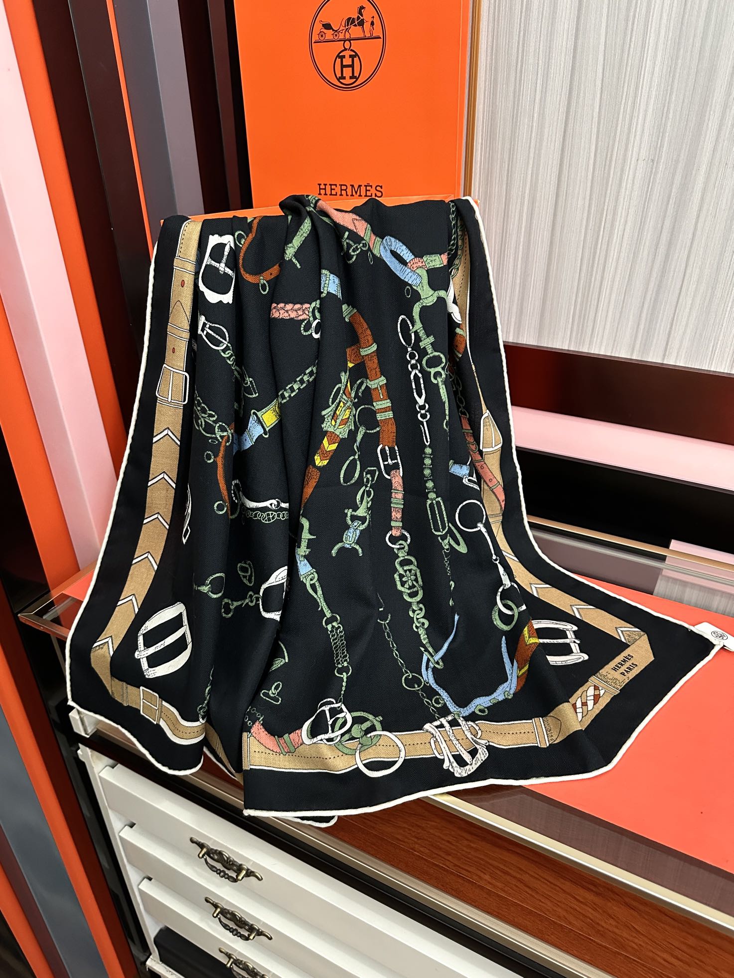 新款❤️ 爱马士2025【双面同色】ZG同步最新款 买了都说好看顶级工艺超值[嘴唇]专柜爆款🎁🎁羊绒方巾