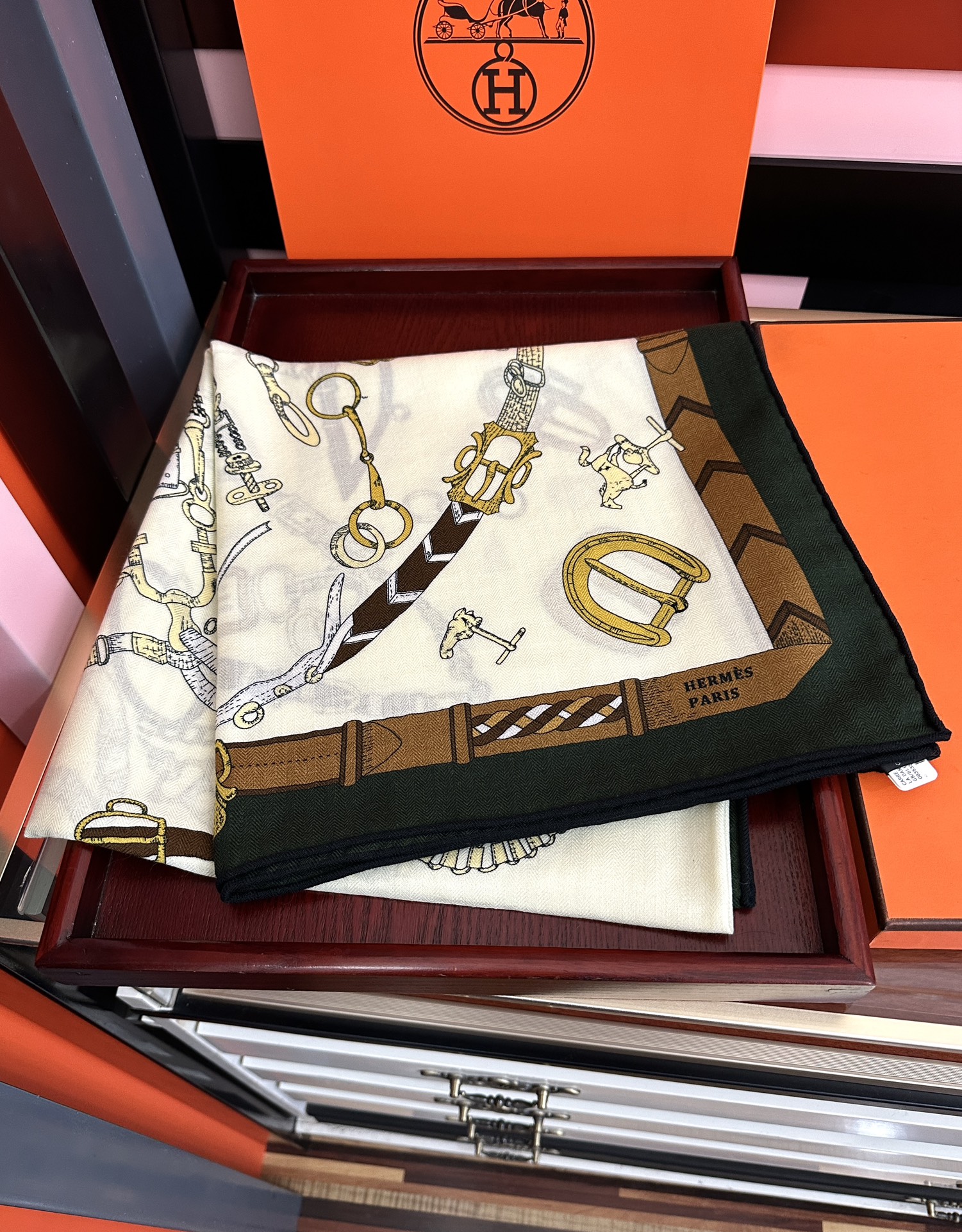 新款❤️ 爱马士2025【双面同色】ZG同步最新款 买了都说好看顶级工艺超值[嘴唇]专柜爆款🎁🎁羊绒方巾