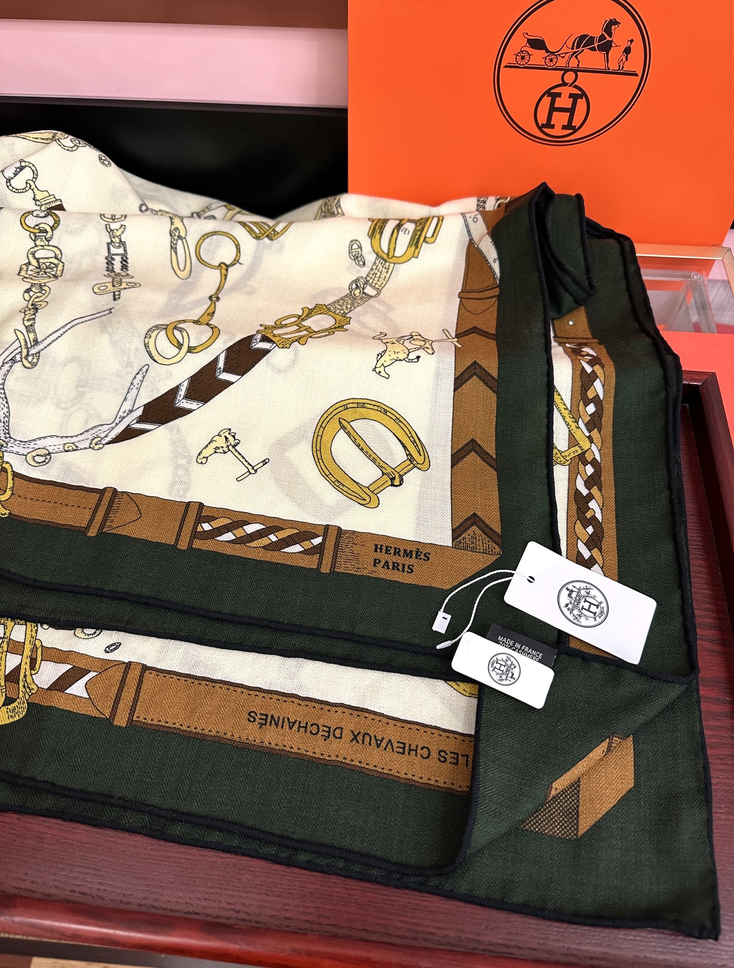 新款❤️ 爱马士2025【双面同色】ZG同步最新款 买了都说好看顶级工艺超值[嘴唇]专柜爆款🎁🎁羊绒方巾