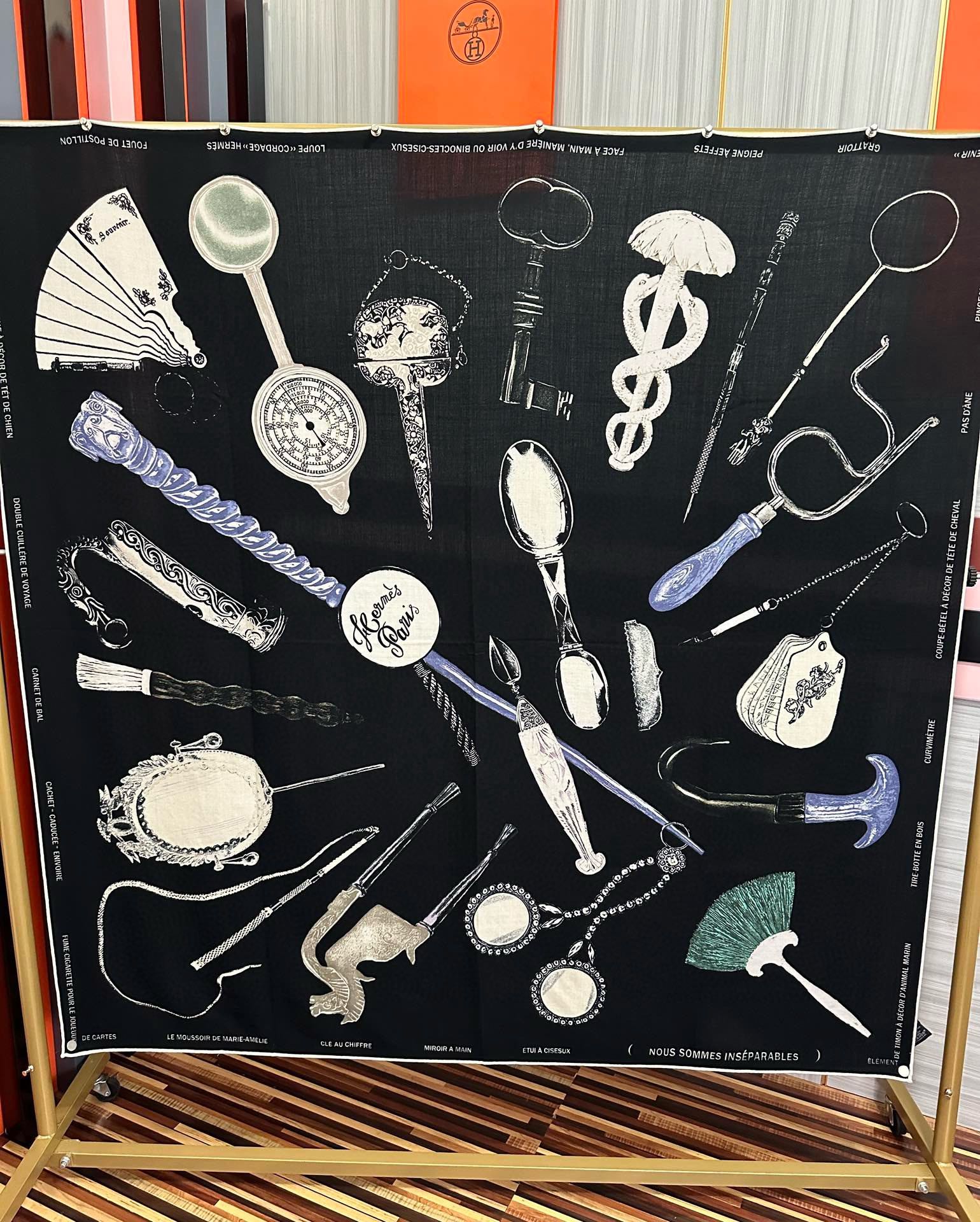 上新。爱马仕 【型影相随】2025新款[爱心] 新一季丝巾[太阳]我就不推荐了回头分享一下部分复刻款的老