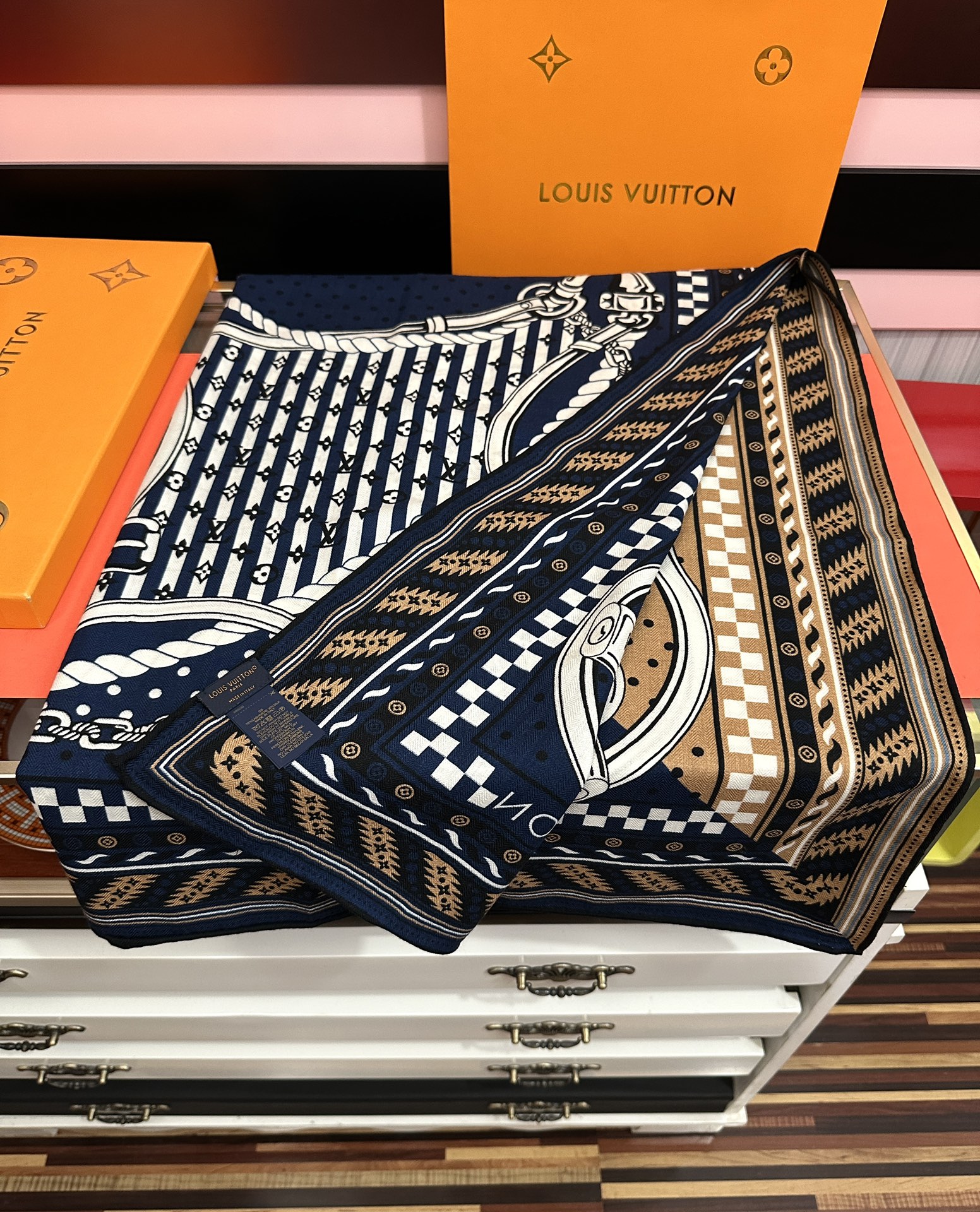 高品质 上新❤️LV 【双面同色】经典优雅[礼物]~气质到骨子里[色]新一季的面料超高级，真心超级柔软，