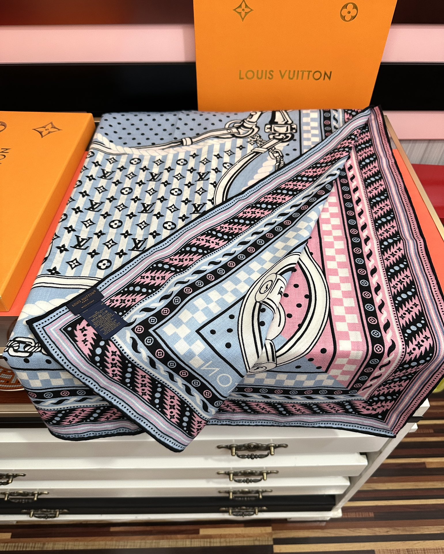 高品质 上新❤️LV 【双面同色】经典优雅[礼物]~气质到骨子里[色]新一季的面料超高级，真心超级柔软，