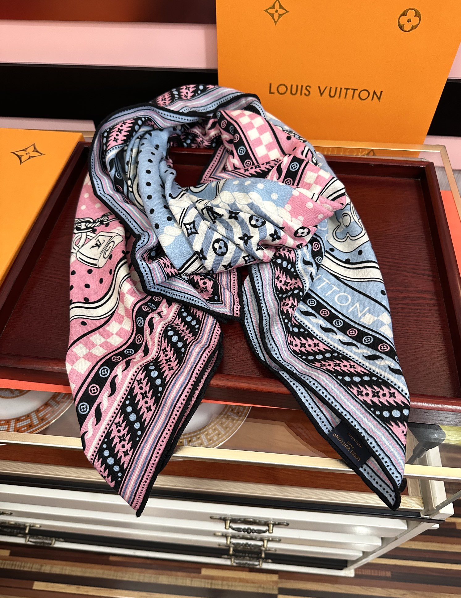 高品质 上新❤️LV 【双面同色】经典优雅[礼物]~气质到骨子里[色]新一季的面料超高级，真心超级柔软，