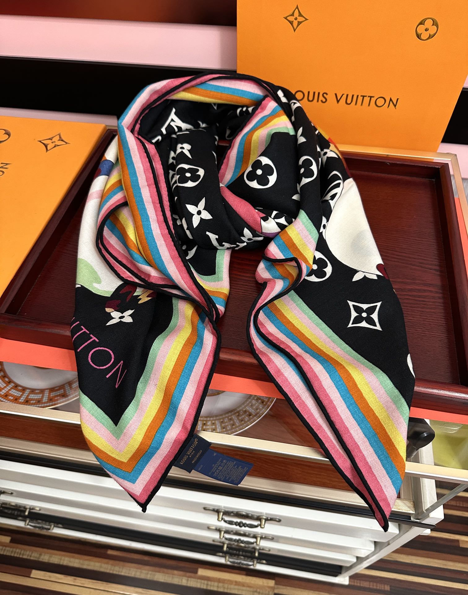 新款❤️LV 太美了ZG同步 【双面同色】今年最流行的花型 经典优雅[礼物]~气质到骨子里[色]新一季的