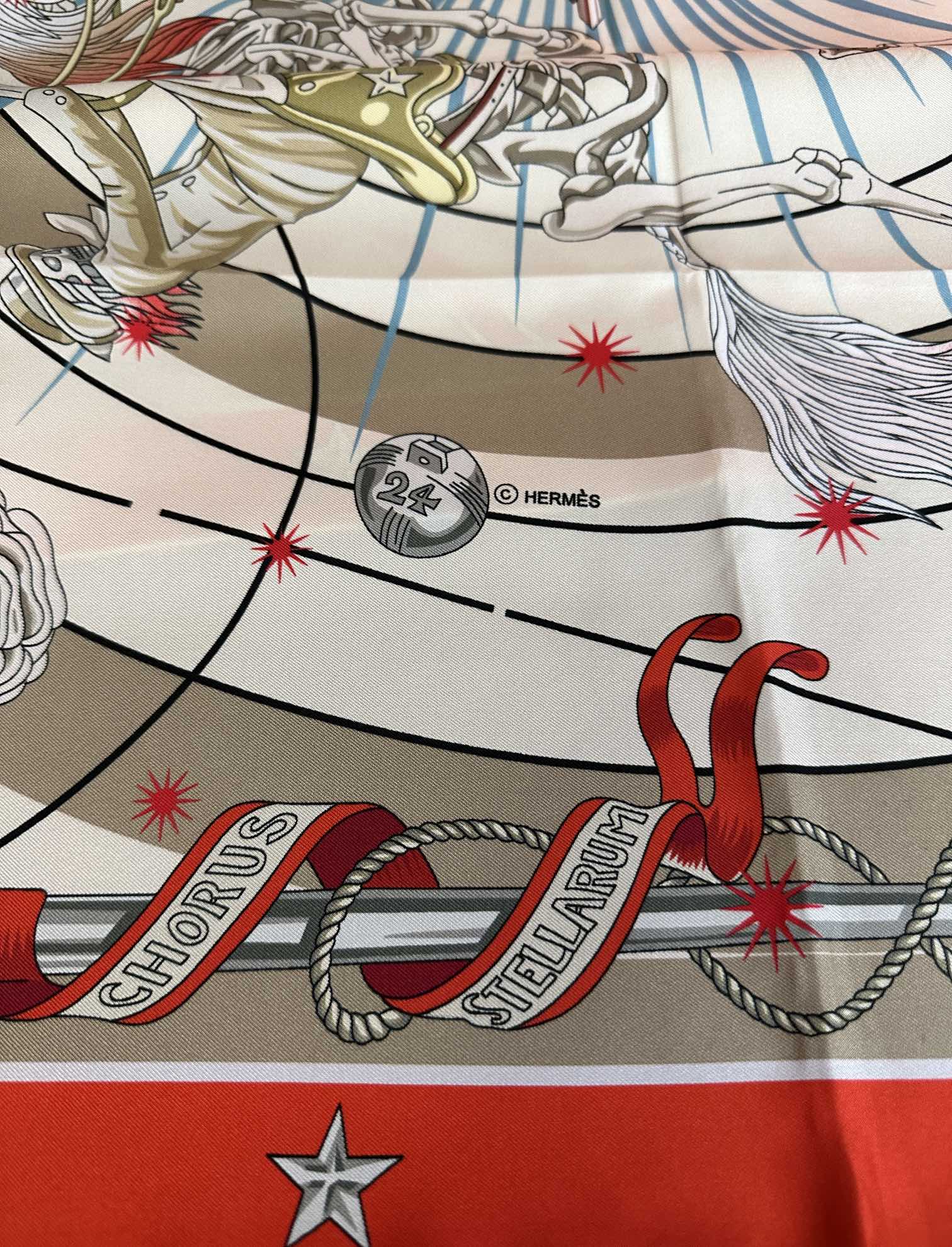 高版本。2010爱马仕【星辰合唱曲】90典藏方巾通过别致的经典色彩向原创设计致敬[太阳]作品未经重新诠释