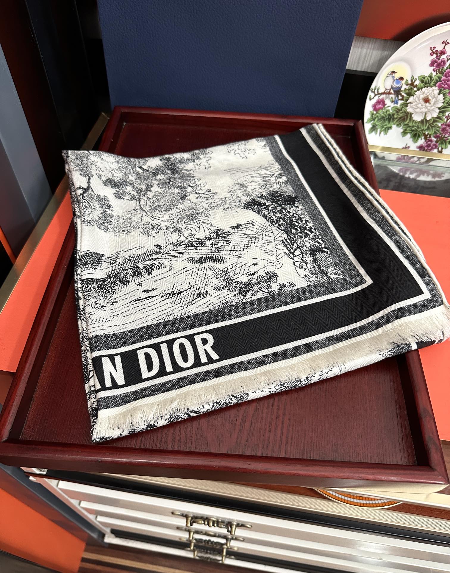 新款迪奥。2010双面同色【动物丛林】太美了[吃瓜]下手一定要快[嘴唇]四季都可以用[勾引]真心美的让人