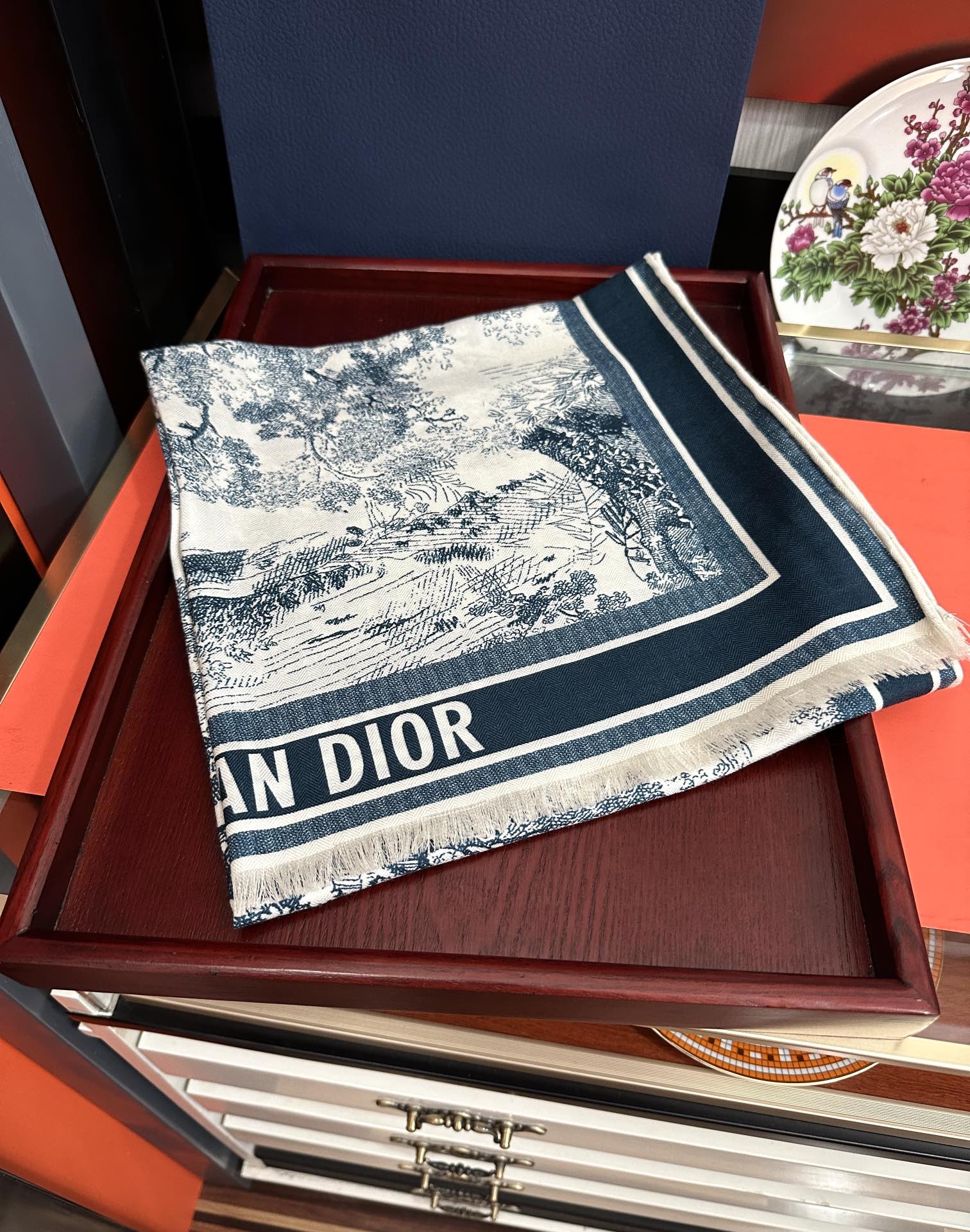 新款迪奥。2010双面同色【动物丛林】太美了[吃瓜]下手一定要快[嘴唇]四季都可以用[勾引]真心美的让人