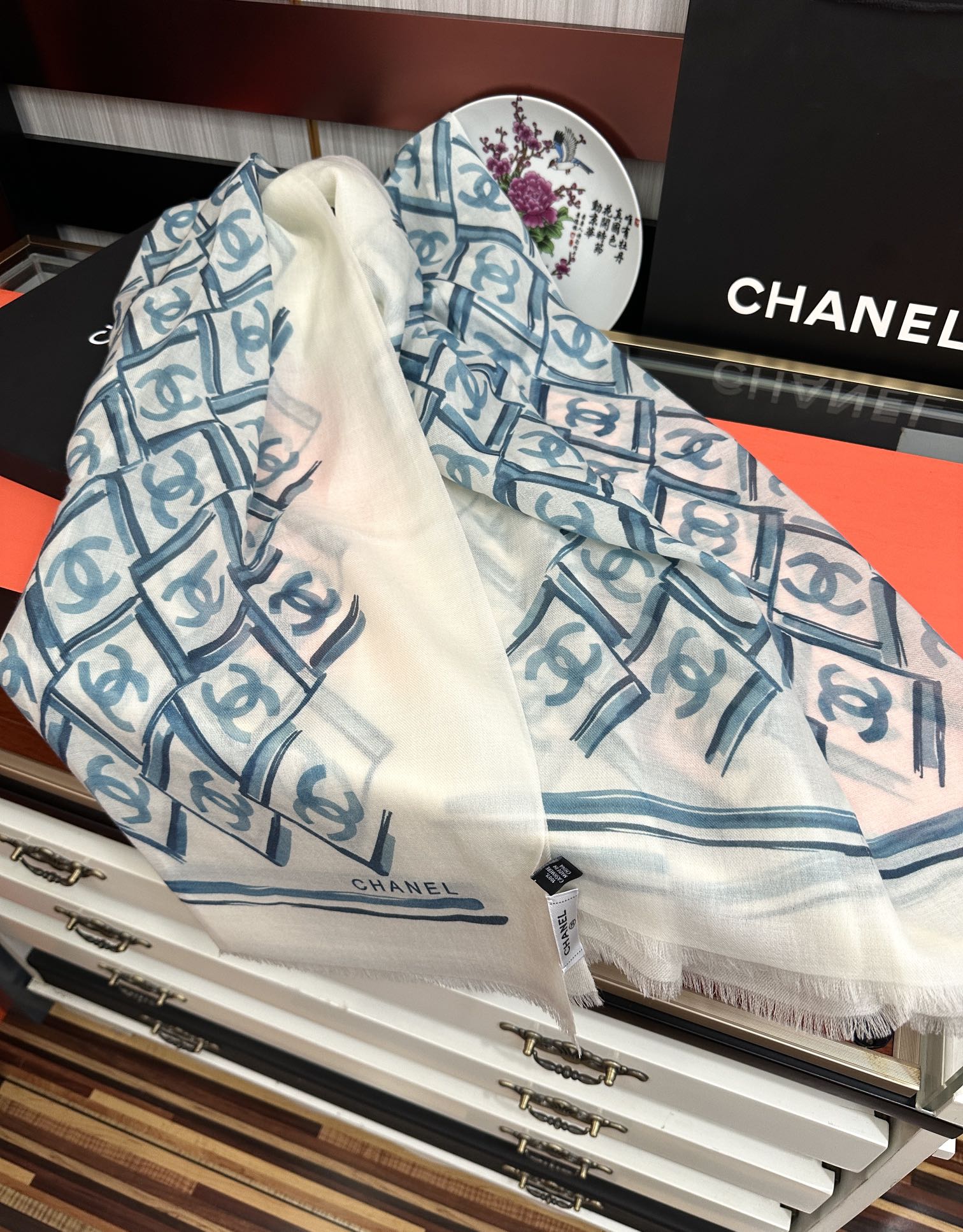 新款 小香2025最新款[爱心]真心赞👍【双c羊绒长巾】😘💍实物真心美 🎀披肩配以印花💓💃🏻无论设计喷绘