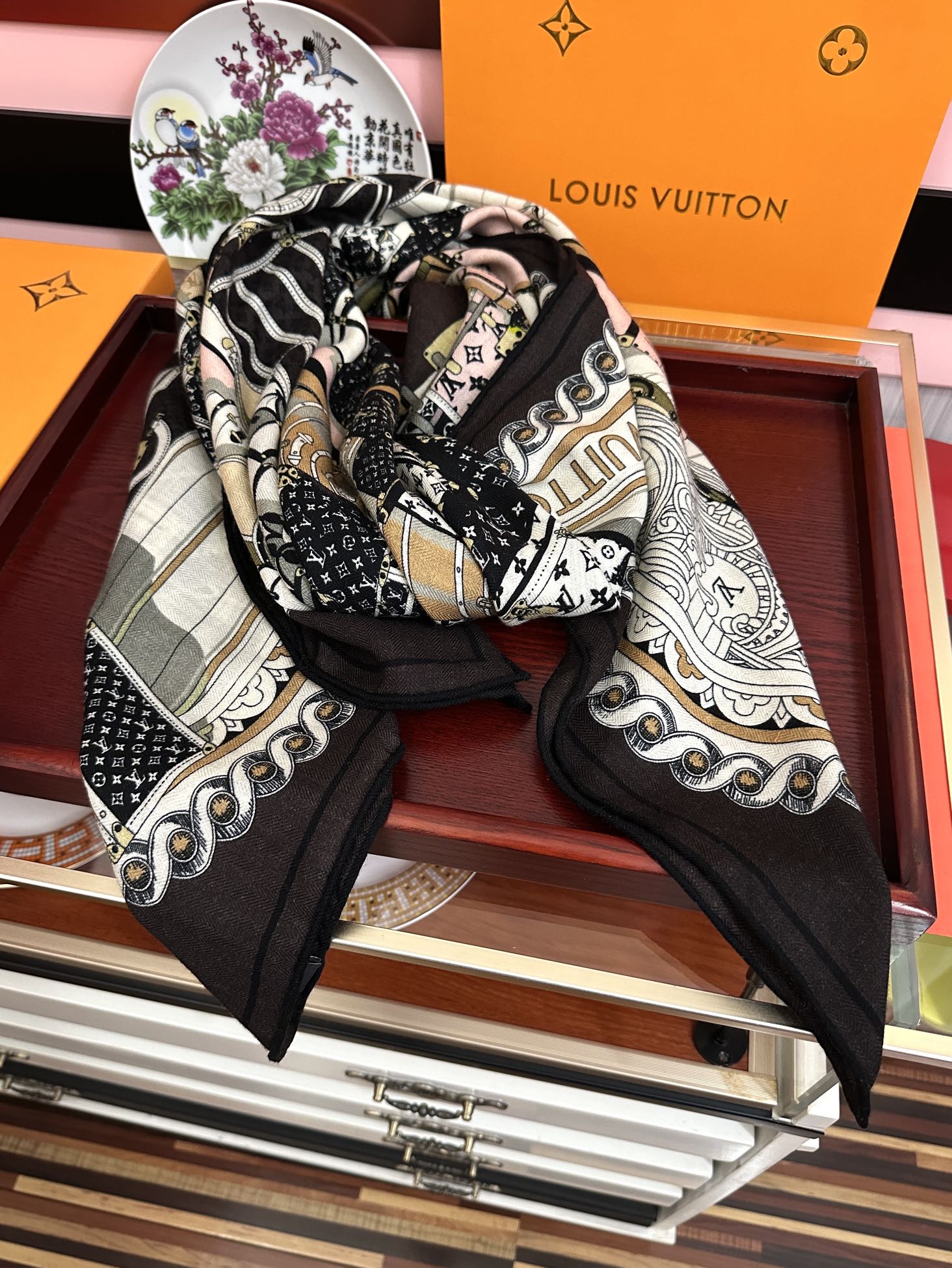 ❤️LV 【双面同色】经典优雅[礼物]~气质到骨子里[色]新一季的面料超高级，真心超级柔软，丝丝顺滑[太