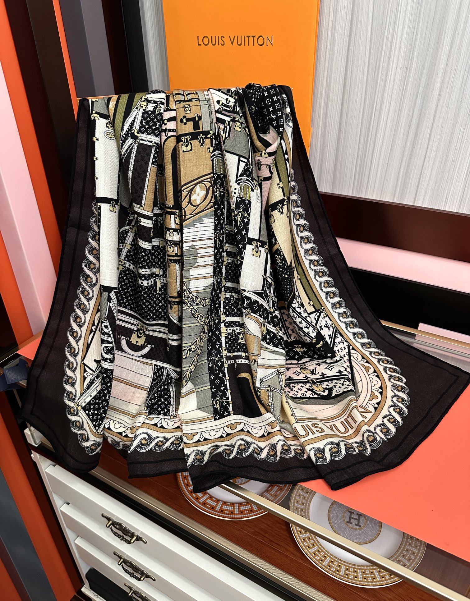 ❤️LV 【双面同色】经典优雅[礼物]~气质到骨子里[色]新一季的面料超高级，真心超级柔软，丝丝顺滑[太