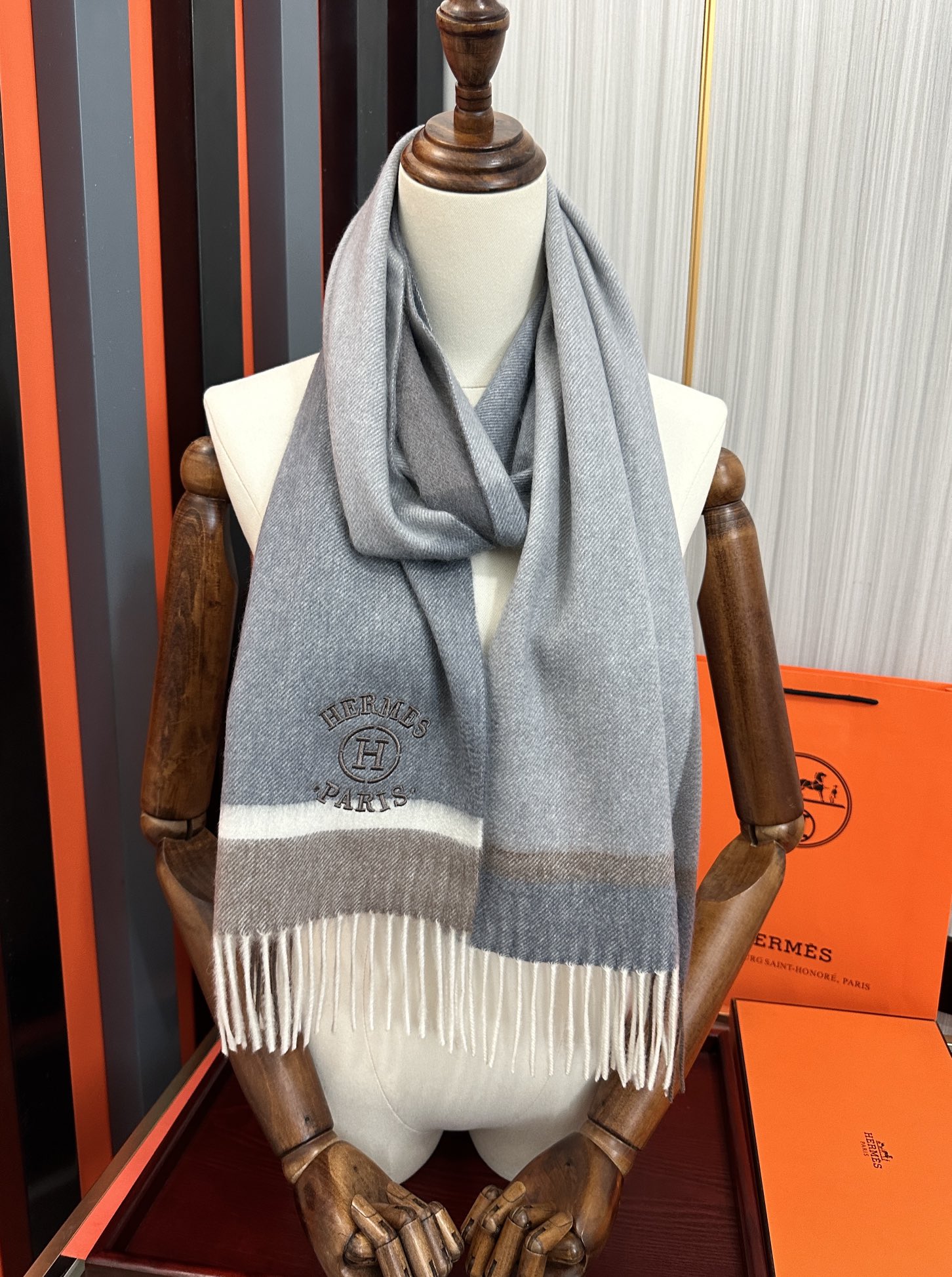 。85%羊绒 水波纹 爱马仕2025情侣款最爆款【采用内蒙古山羊绒】🎉男女士情侣款👫围巾‼️太美了😎让人