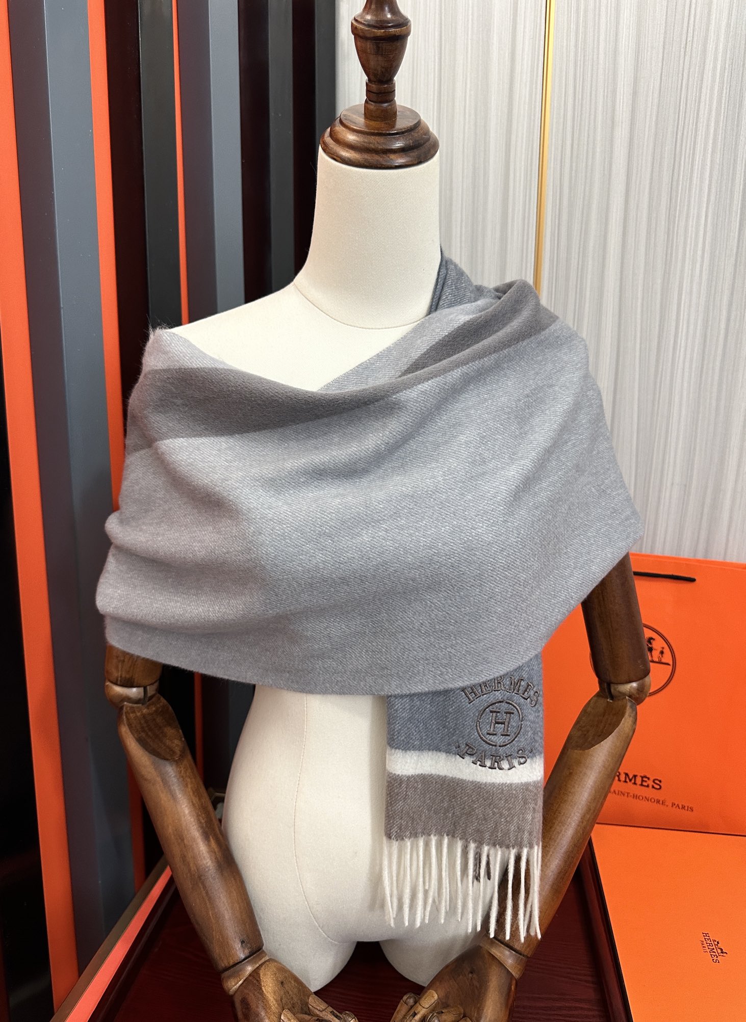 。85%羊绒 水波纹 爱马仕2025情侣款最爆款【采用内蒙古山羊绒】🎉男女士情侣款👫围巾‼️太美了😎让人