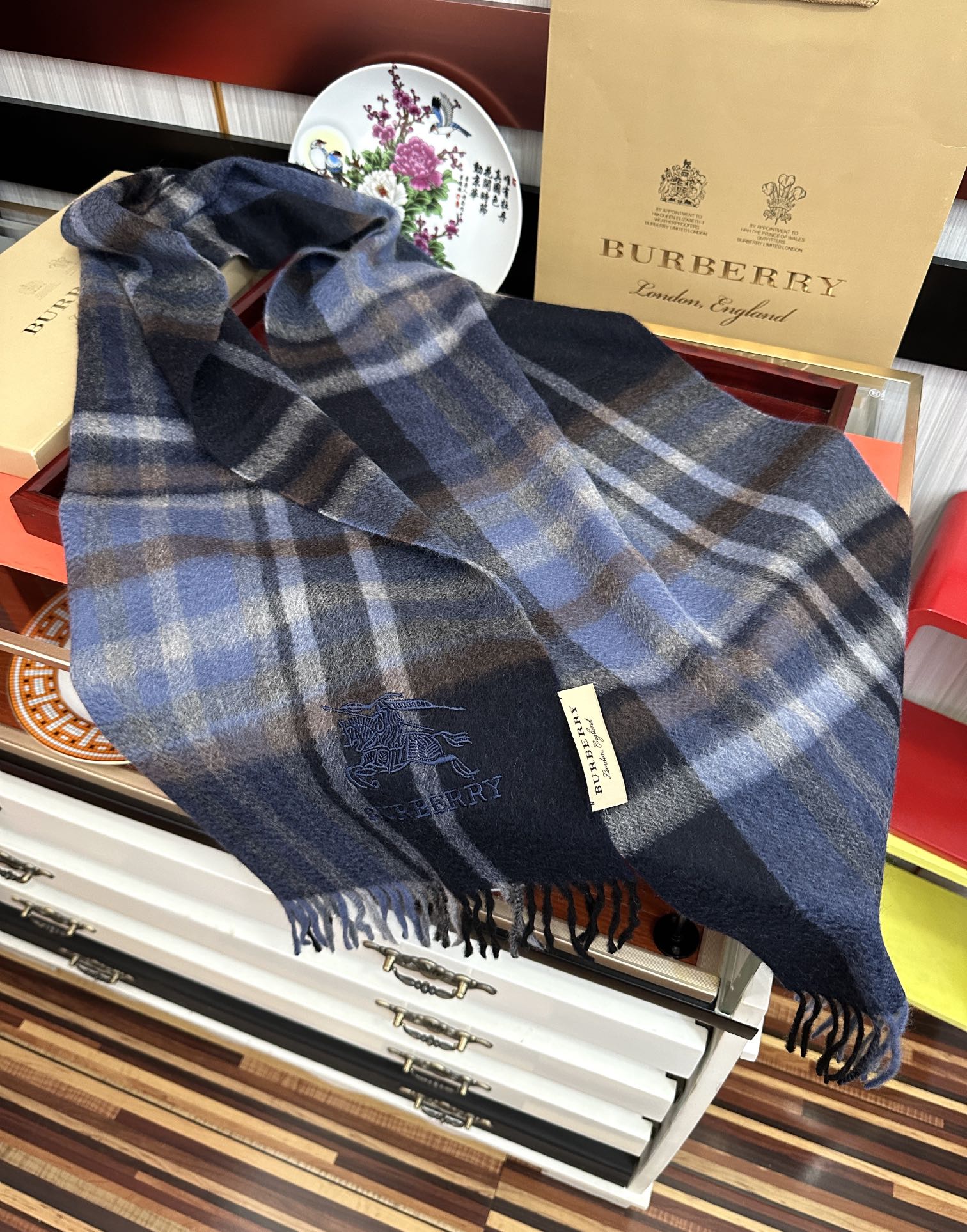 。85%山羊绒 2025巴宝莉【刺绣战马】采用内蒙古顶级山羊绒 最新款男女通用情侣款👫重磅推荐💥 经典的