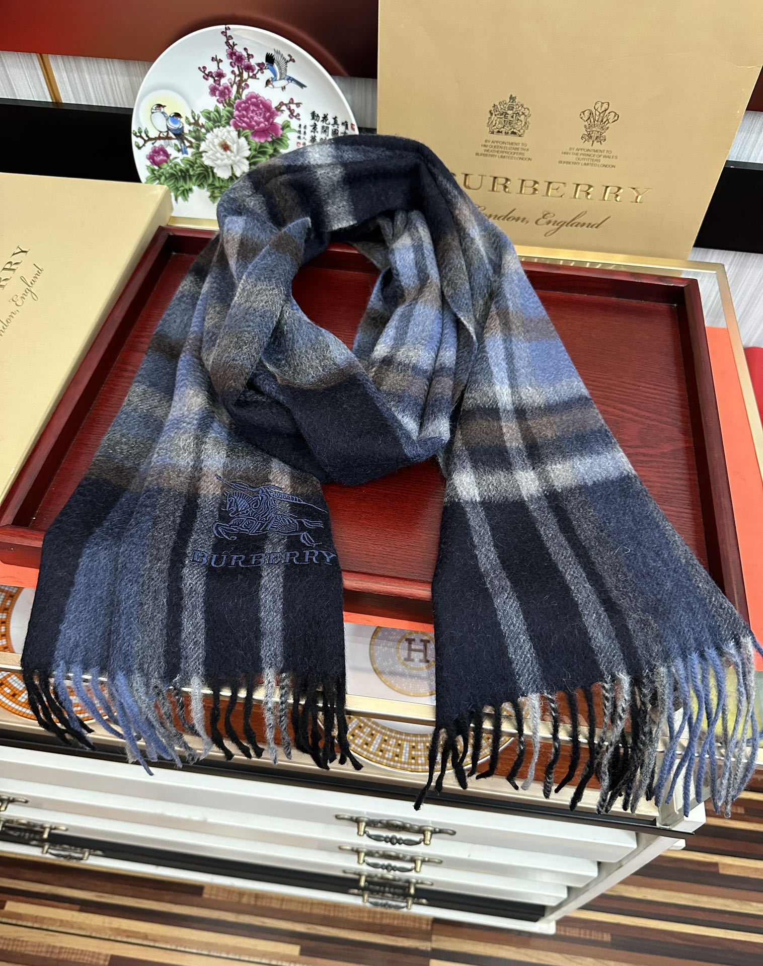 。85%山羊绒 2025巴宝莉【刺绣战马】采用内蒙古顶级山羊绒 最新款男女通用情侣款👫重磅推荐💥 经典的