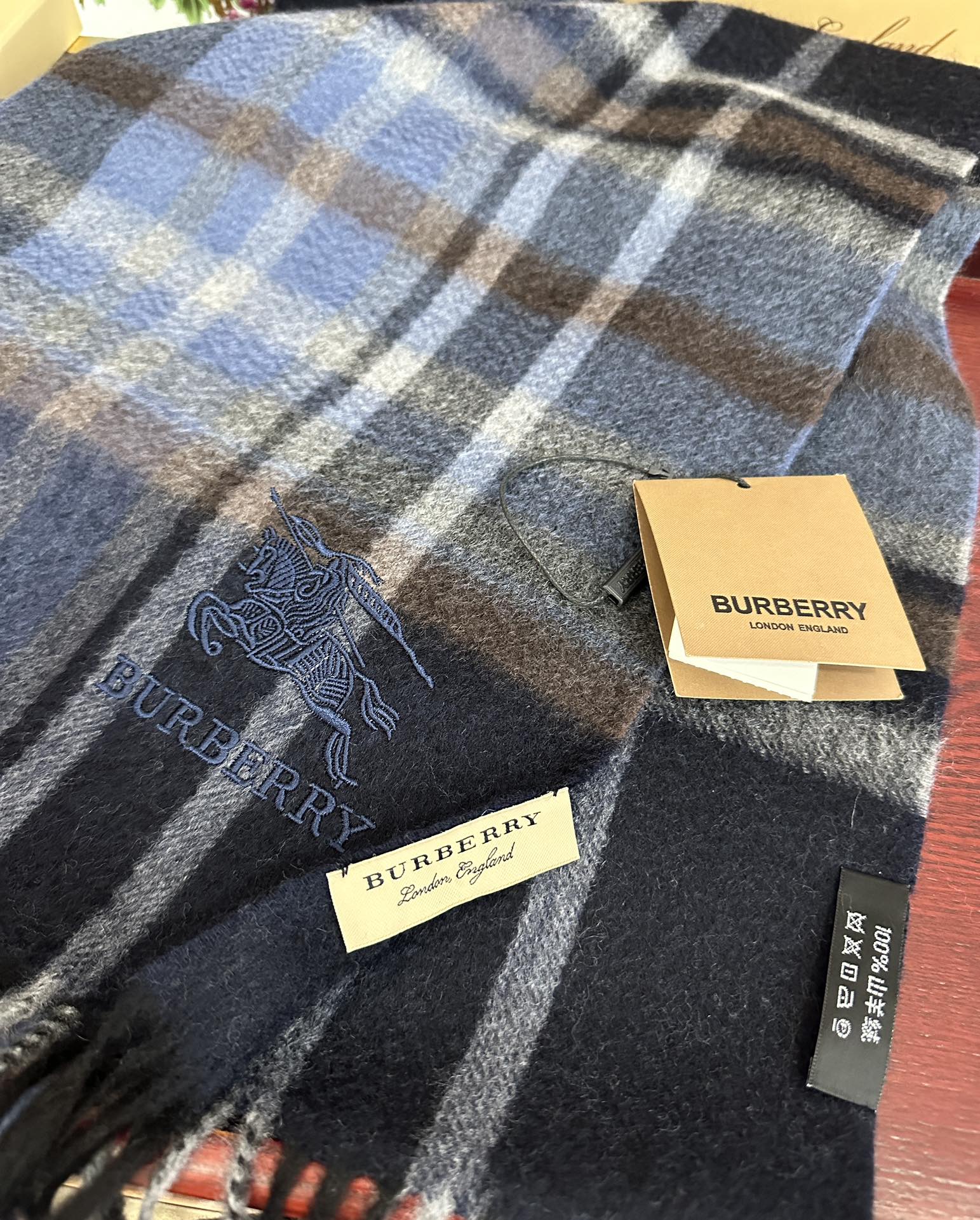 。85%山羊绒 2025巴宝莉【刺绣战马】采用内蒙古顶级山羊绒 最新款男女通用情侣款👫重磅推荐💥 经典的