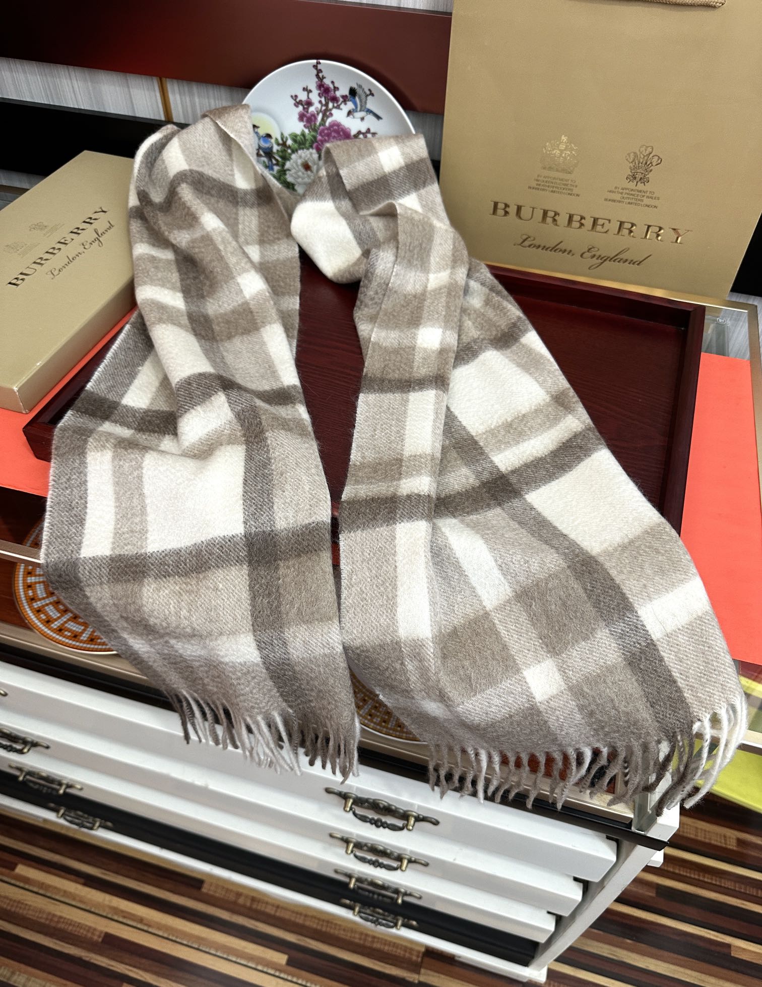 。85%山羊绒 2025巴宝莉【刺绣战马】采用内蒙古顶级山羊绒 最新款男女通用情侣款👫重磅推荐💥 经典的