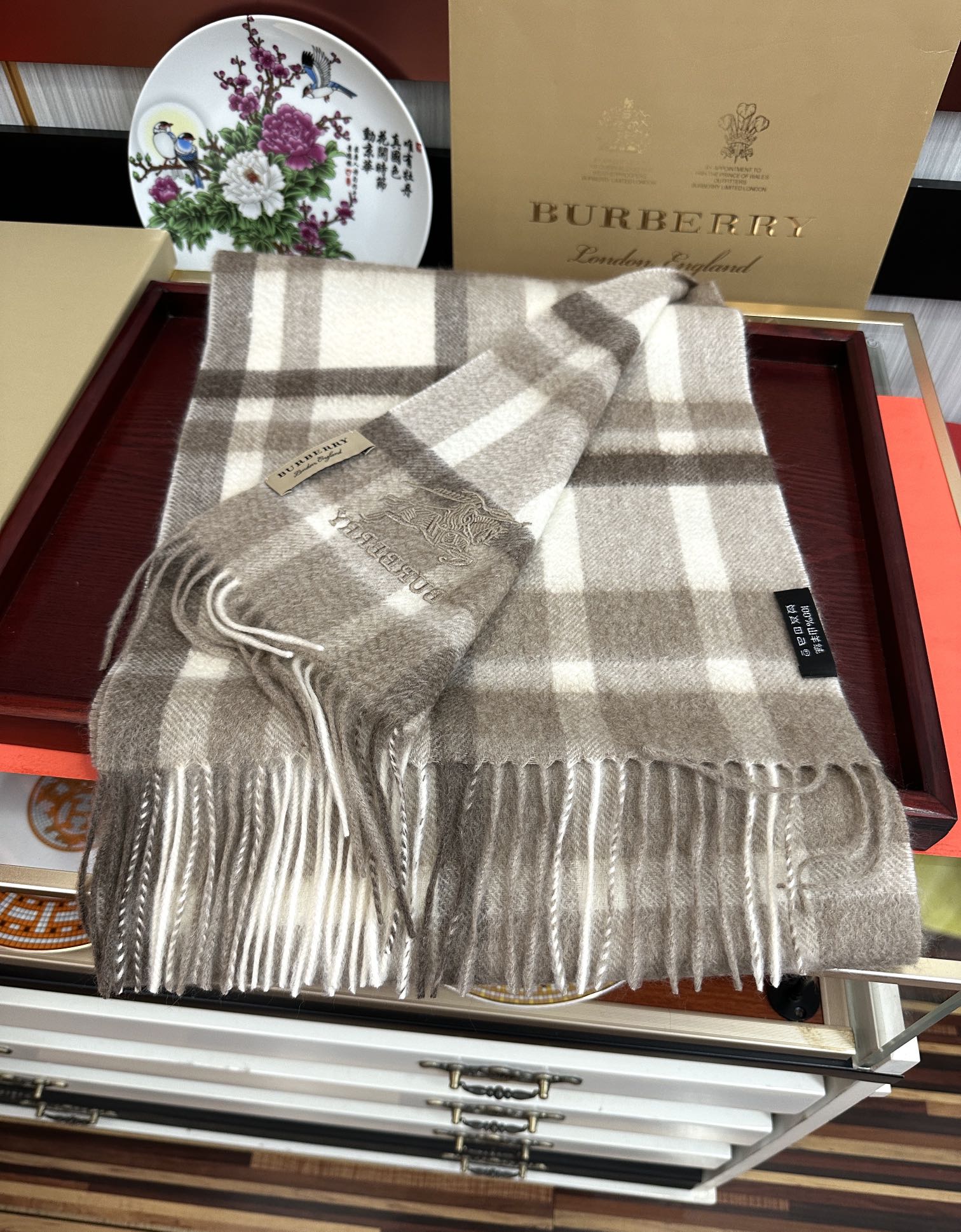 。85%山羊绒 2025巴宝莉【刺绣战马】采用内蒙古顶级山羊绒 最新款男女通用情侣款👫重磅推荐💥 经典的