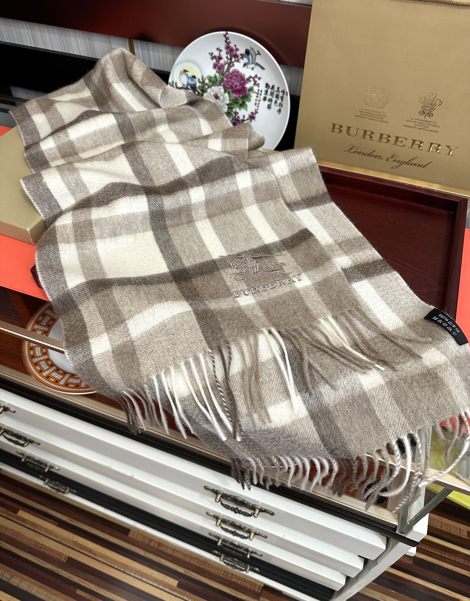 。85%山羊绒 2025巴宝莉【刺绣战马】采用内蒙古顶级山羊绒 最新款男女通用情侣款👫重磅推荐💥 经典的