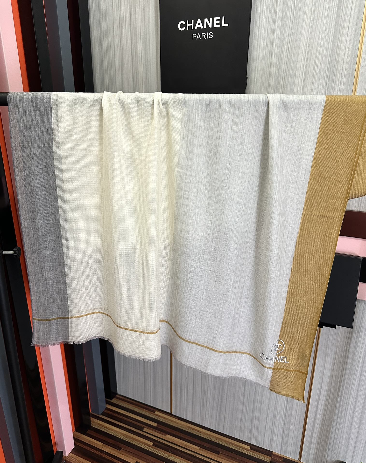 。2010 小香 🧣万众瞩目双c绣标带有银线经典版到货🎆最优质的年轻设计师推出的最新概念👓搭配调色纱染再