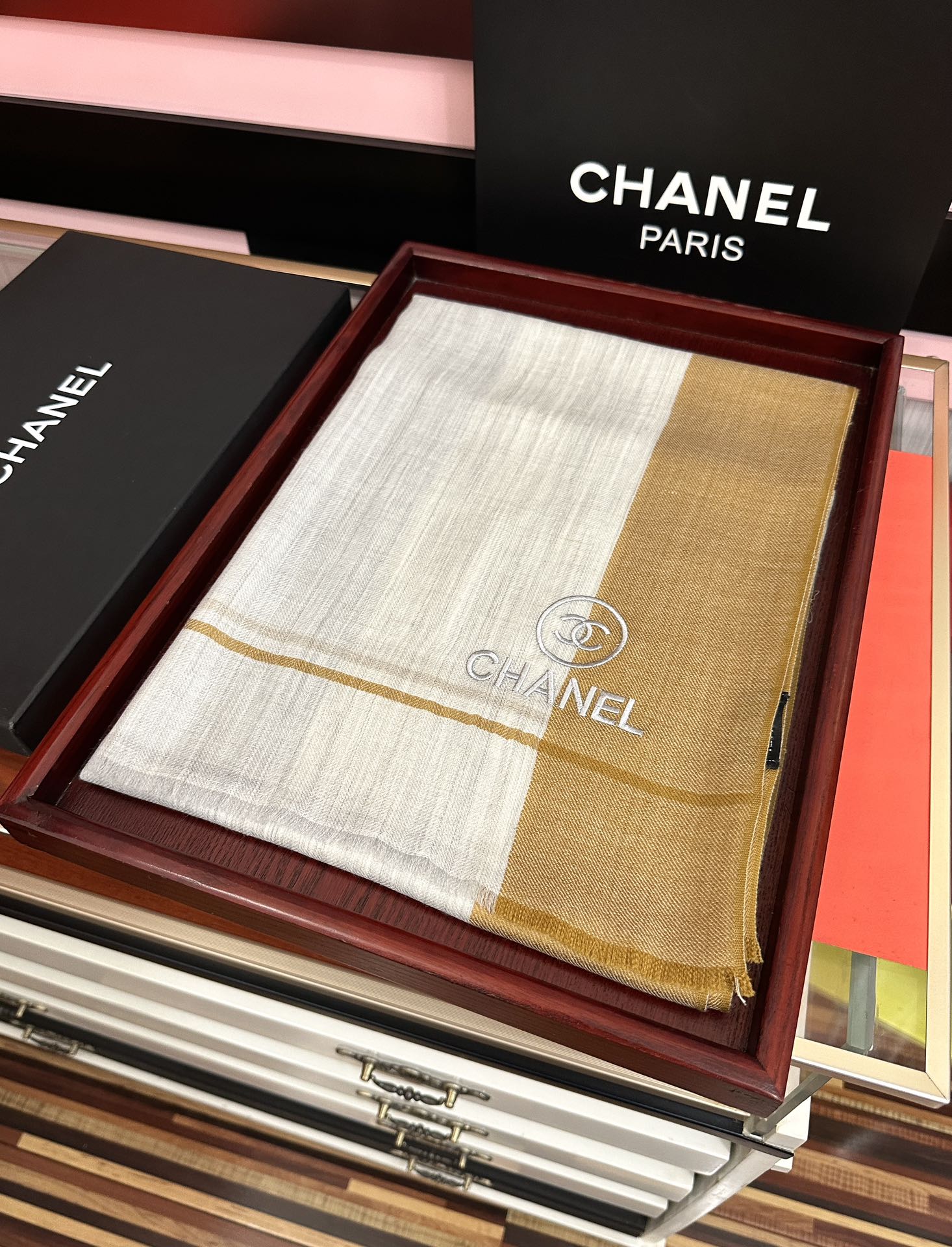 。2010 小香 🧣万众瞩目双c绣标带有银线经典版到货🎆最优质的年轻设计师推出的最新概念👓搭配调色纱染再