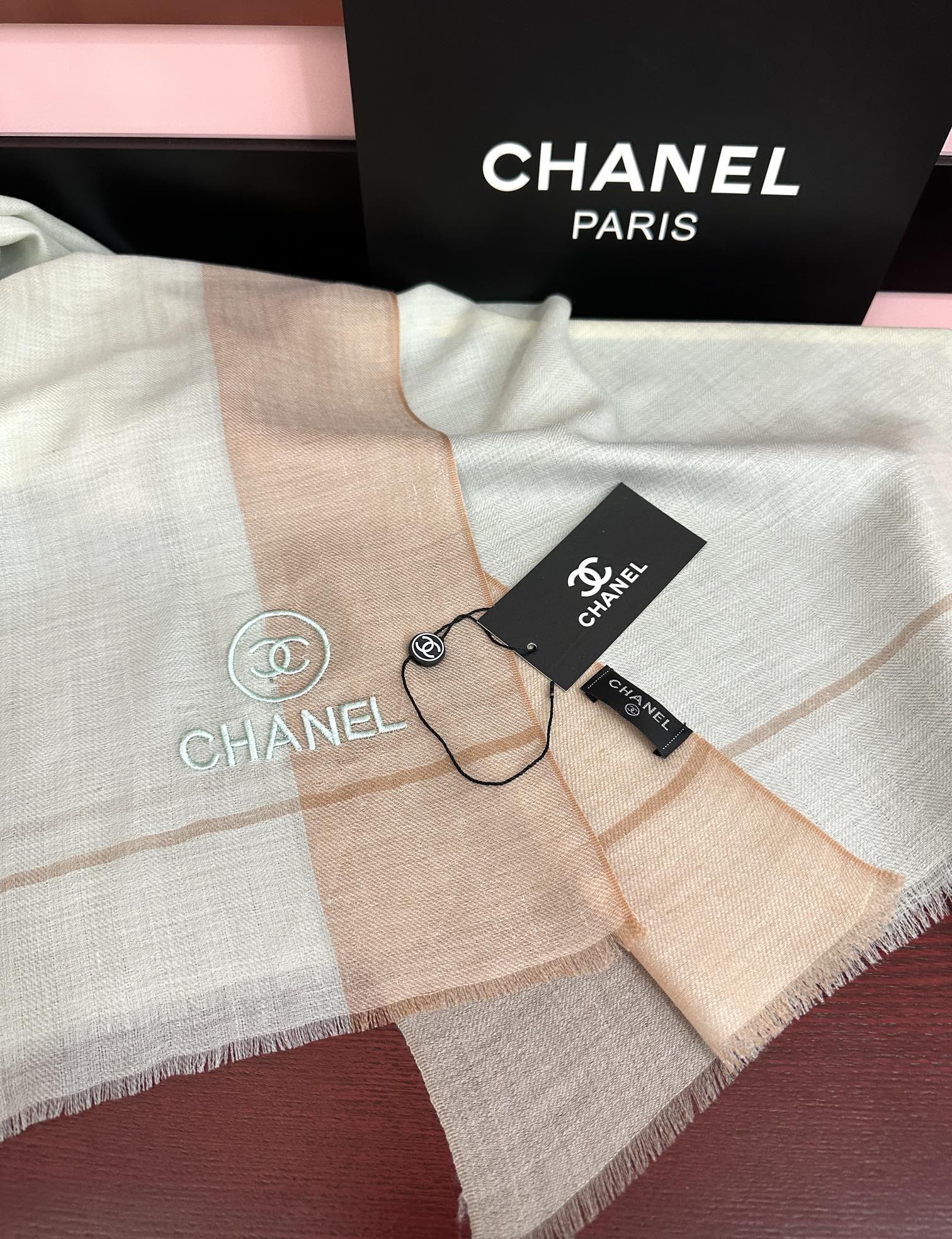 。2010 小香 🧣万众瞩目双c绣标带有银线经典版到货🎆最优质的年轻设计师推出的最新概念👓搭配调色纱染再