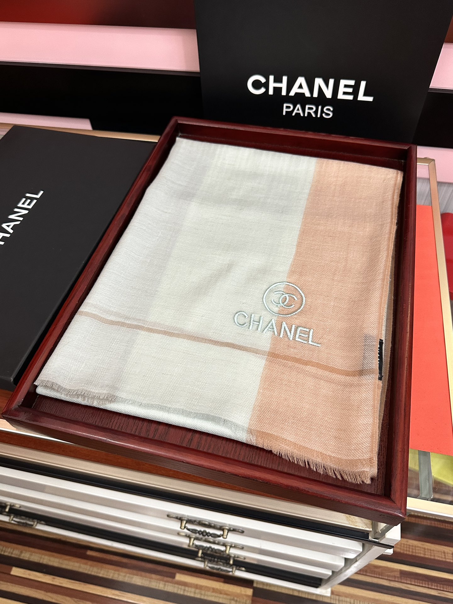 。2010 小香 🧣万众瞩目双c绣标带有银线经典版到货🎆最优质的年轻设计师推出的最新概念👓搭配调色纱染再