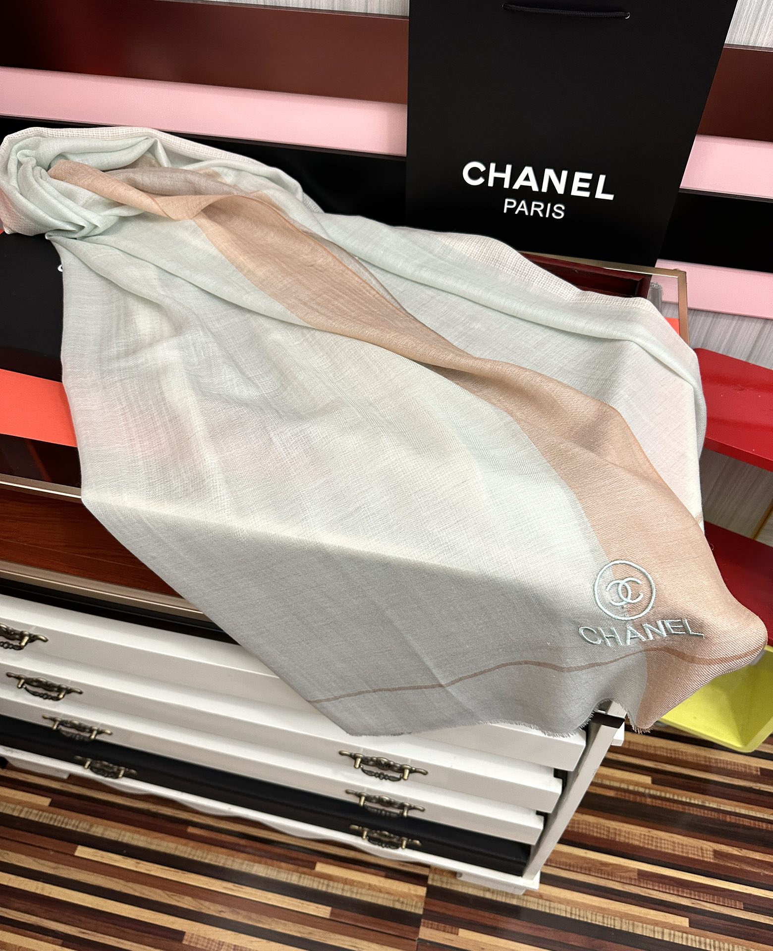 。2010 小香 🧣万众瞩目双c绣标带有银线经典版到货🎆最优质的年轻设计师推出的最新概念👓搭配调色纱染再