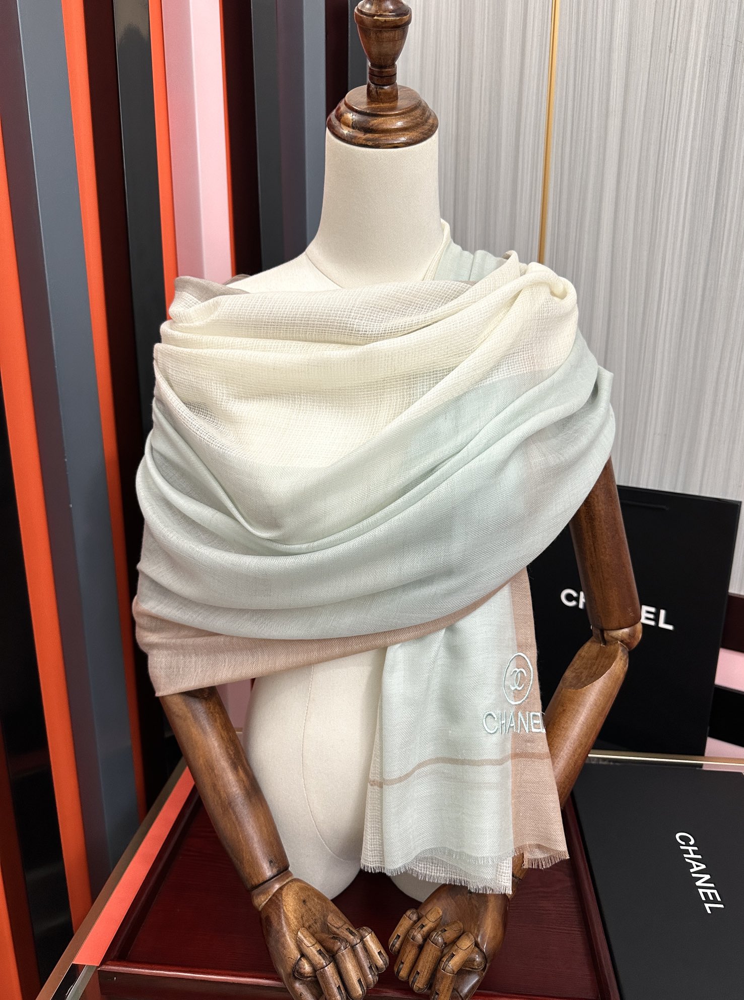 。2010 小香 🧣万众瞩目双c绣标带有银线经典版到货🎆最优质的年轻设计师推出的最新概念👓搭配调色纱染再