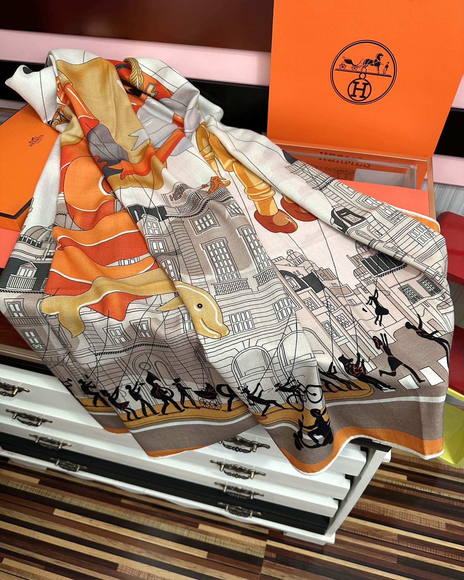 上新。爱马仕2025秋冬新款【太空探索】[爱心]新一季丝巾采购清单估计各位养马人们已经列好了[太阳]我就