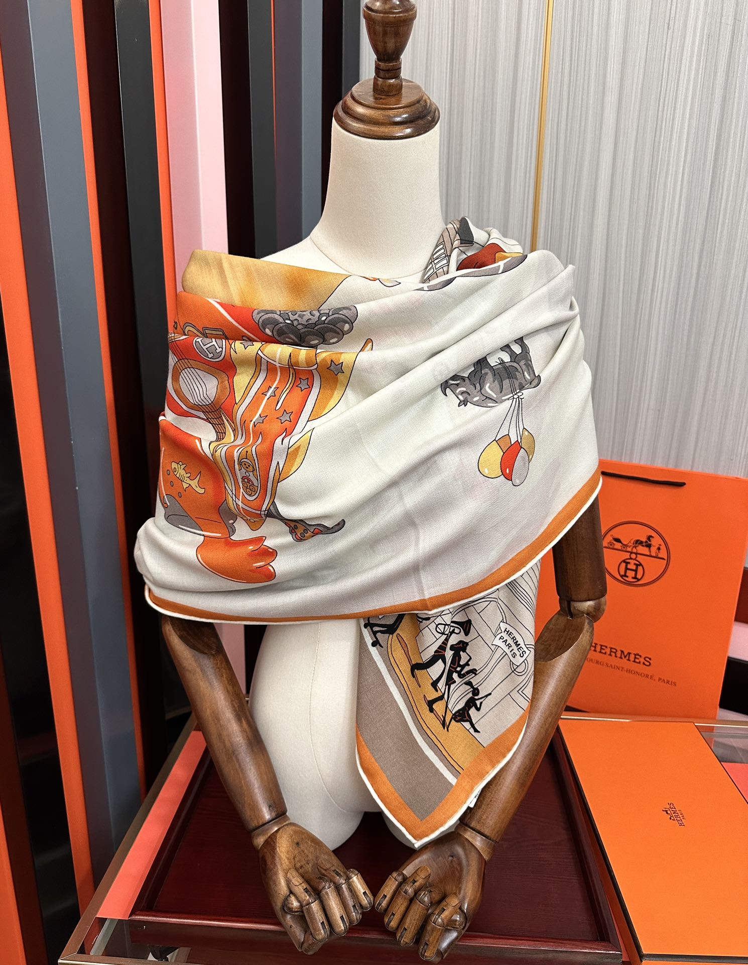 上新。爱马仕2025秋冬新款【太空探索】[爱心]新一季丝巾采购清单估计各位养马人们已经列好了[太阳]我就