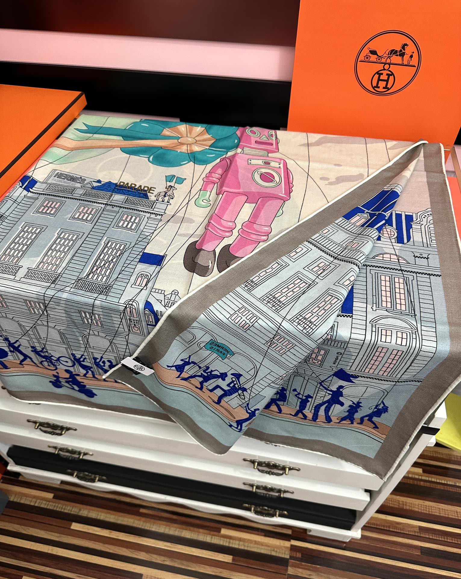 上新。爱马仕2025秋冬新款【太空探索】[爱心]新一季丝巾采购清单估计各位养马人们已经列好了[太阳]我就