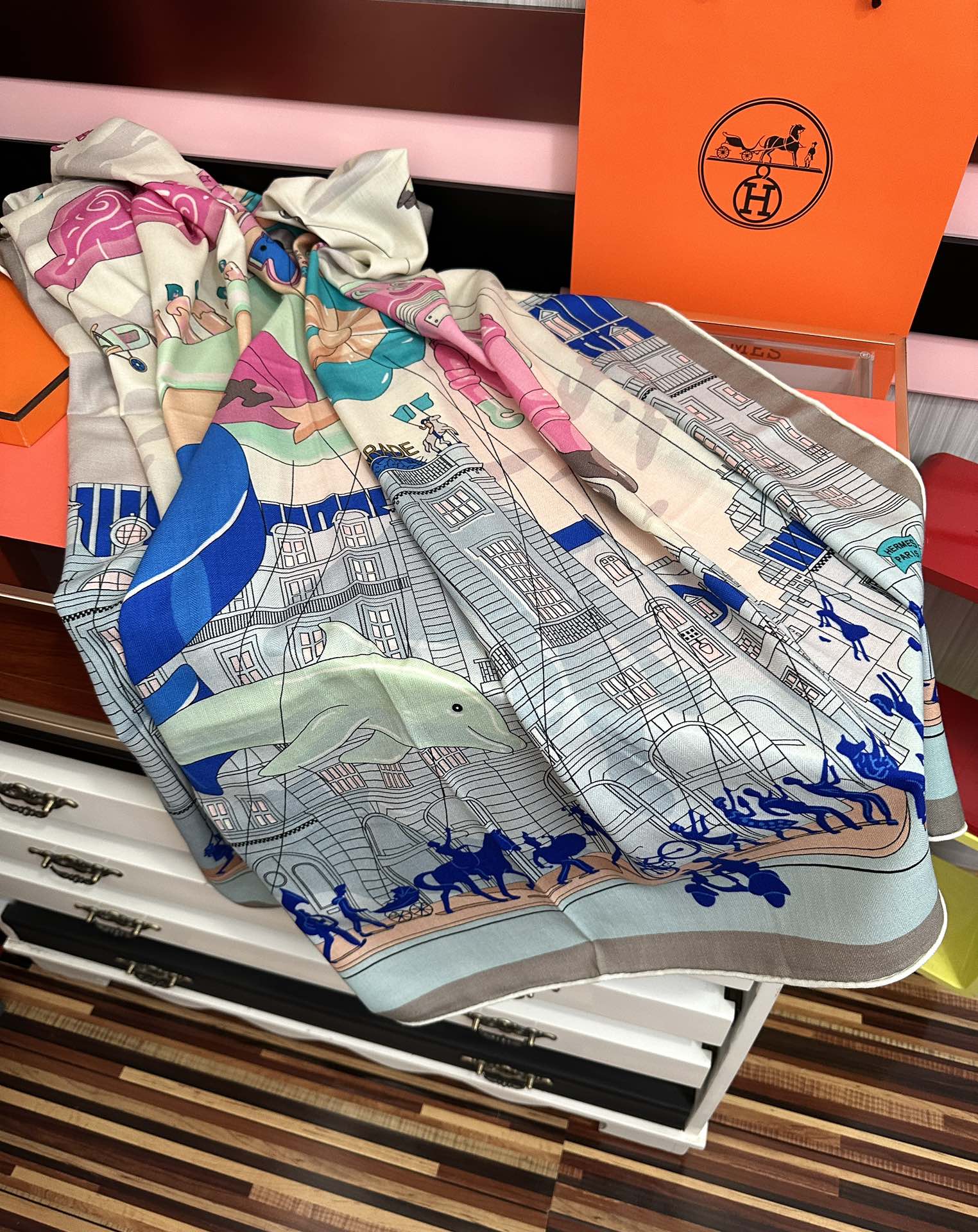 上新。爱马仕2025秋冬新款【太空探索】[爱心]新一季丝巾采购清单估计各位养马人们已经列好了[太阳]我就