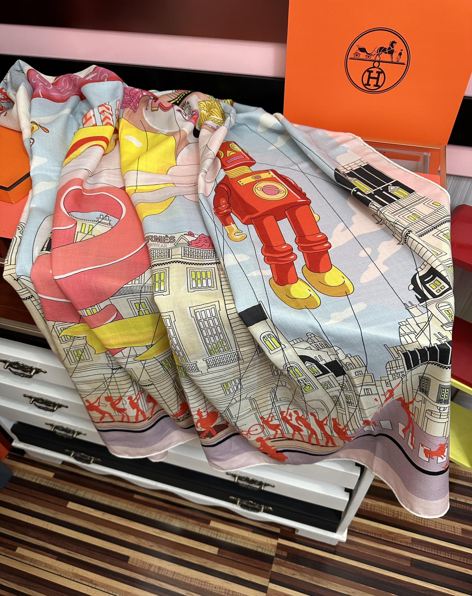 上新。爱马仕2025秋冬新款【太空探索】[爱心]新一季丝巾采购清单估计各位养马人们已经列好了[太阳]我就