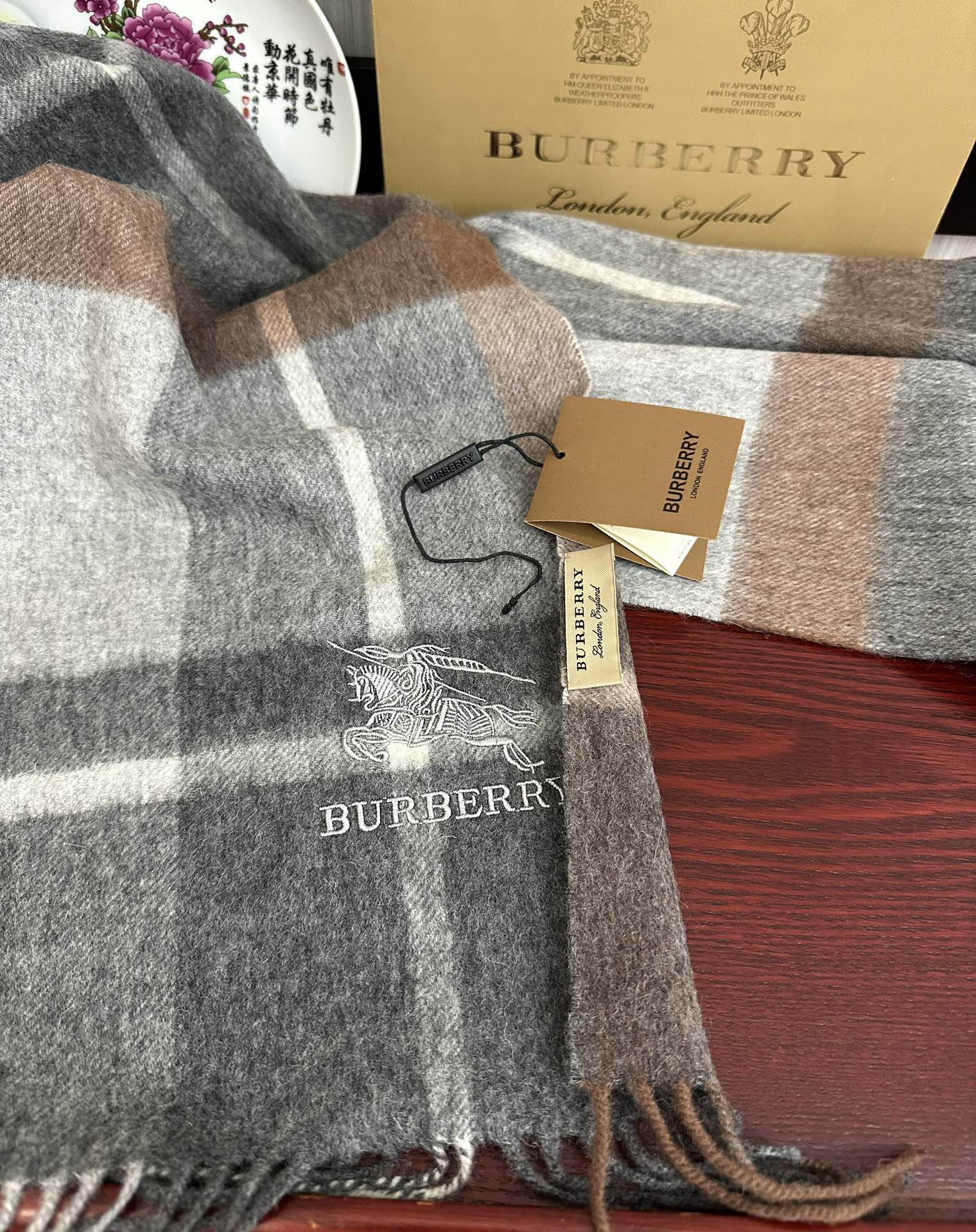 上新。巴宝莉2025 专柜新款💖男女通用情侣👫款，永不过时，上身效果非常棒👍质感醇尚的苏格兰风格💕采用纯