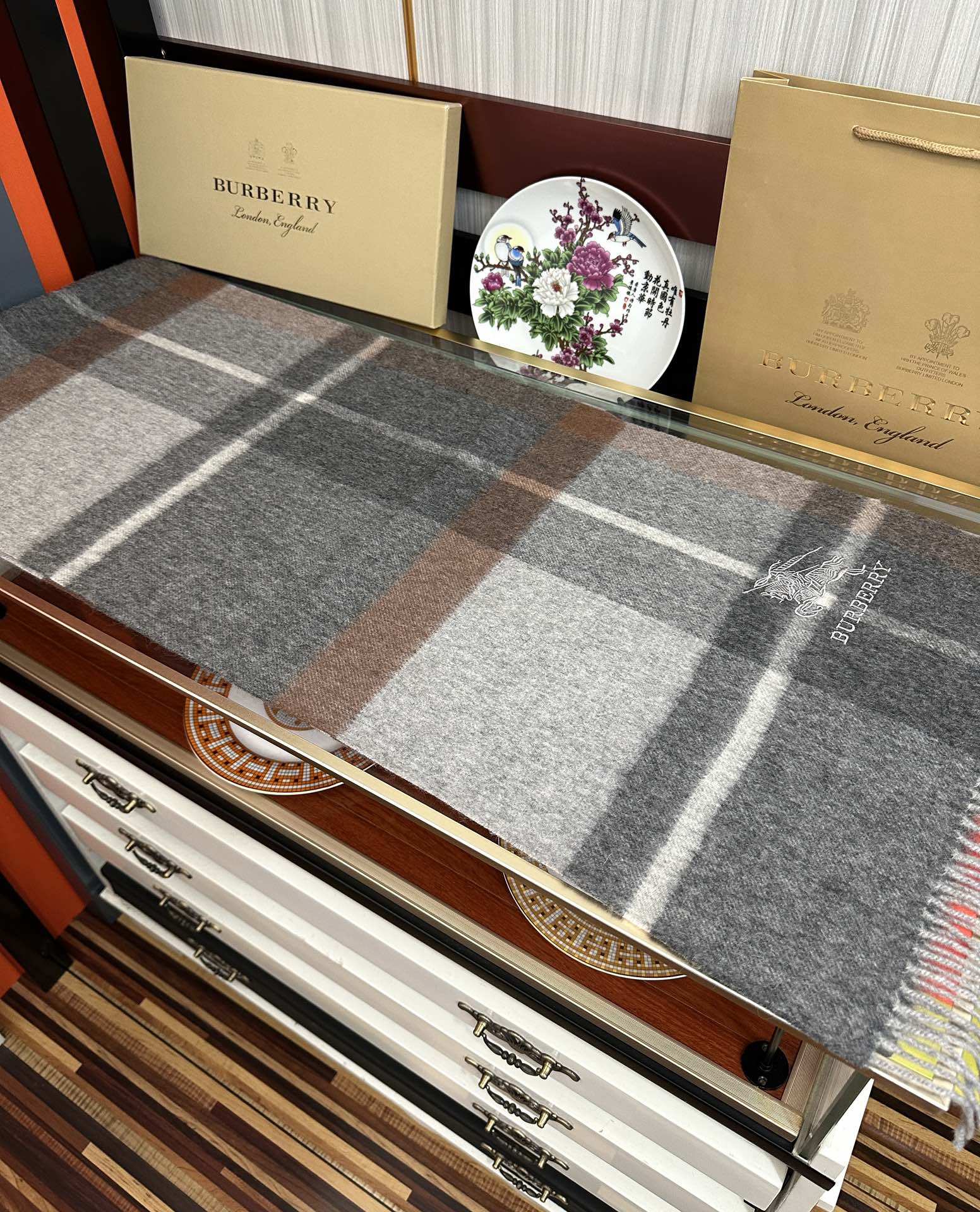 上新。巴宝莉2025 专柜新款💖男女通用情侣👫款，永不过时，上身效果非常棒👍质感醇尚的苏格兰风格💕采用纯