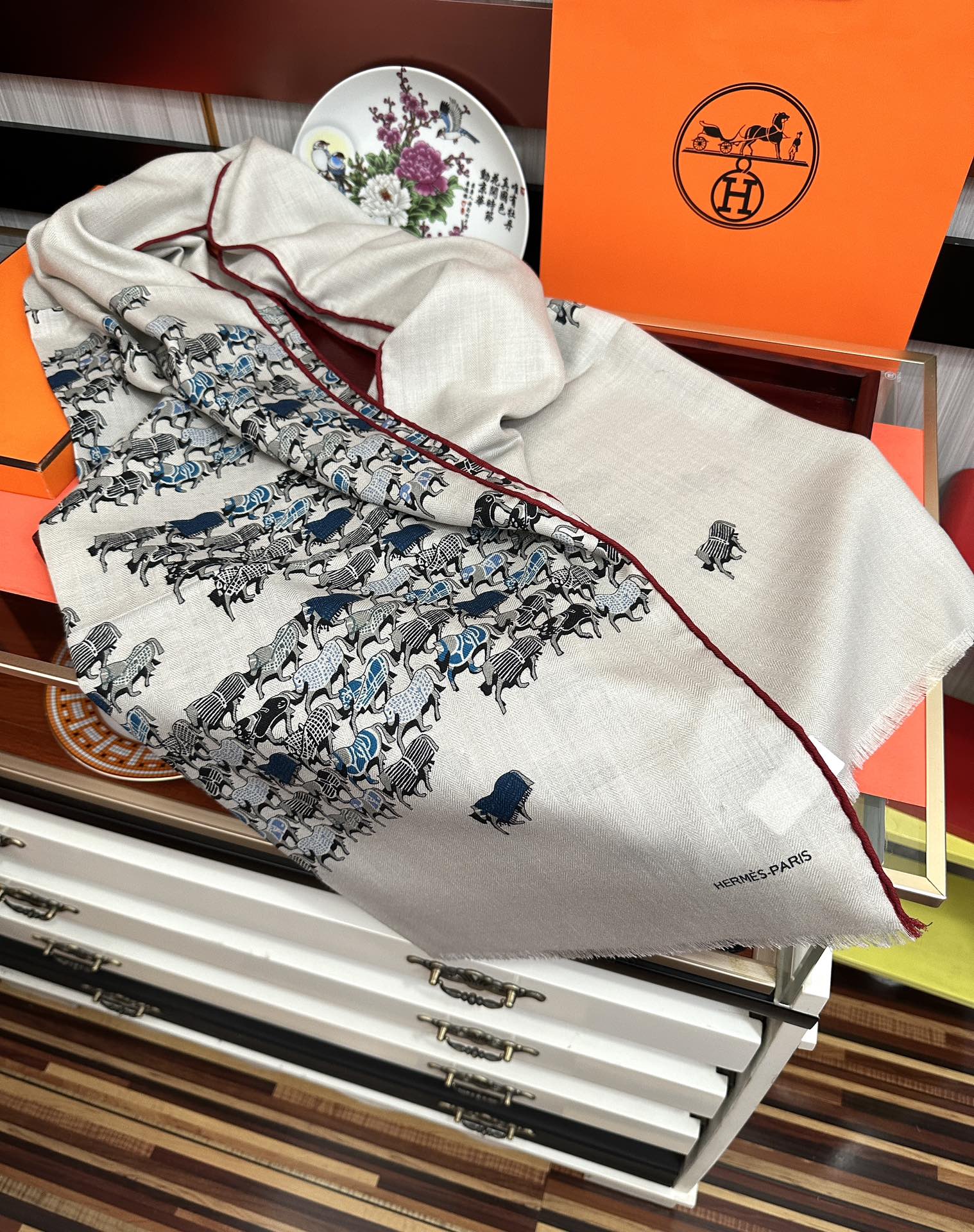 上新 爱马仕。2010【双面同色小马跳跃】太美了[吃瓜]下手一定要快[嘴唇]四季都可以用[勾引]真心美的