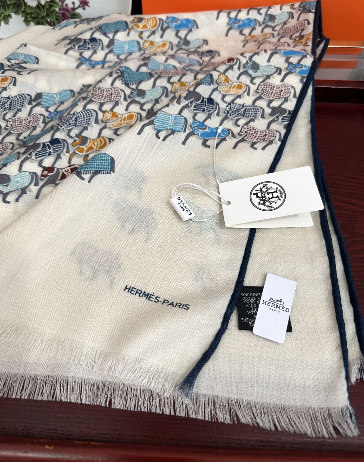 上新 爱马仕。2010【双面同色小马跳跃】太美了[吃瓜]下手一定要快[嘴唇]四季都可以用[勾引]真心美的