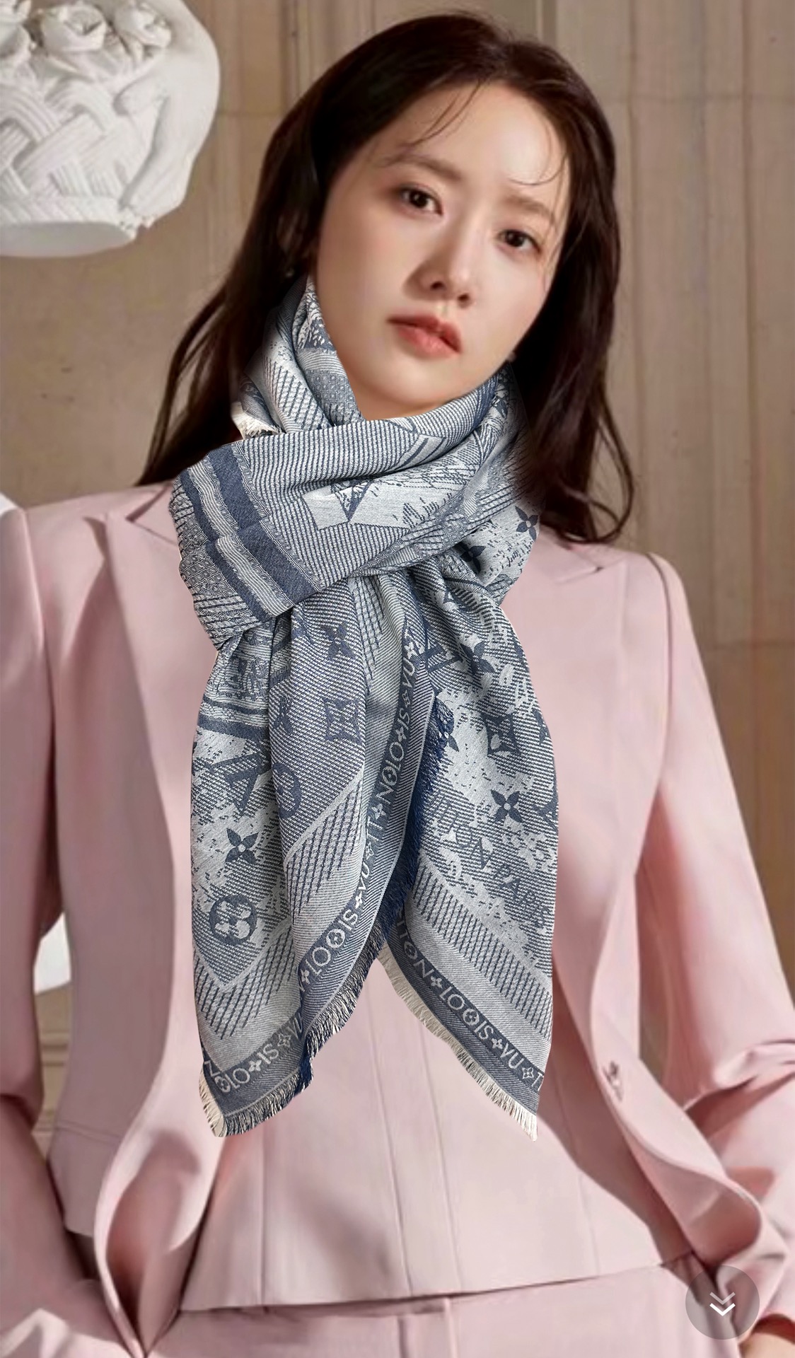 [庆祝]新款LV《复古海报》午夜蓝 午夜蓝底色赋予深沉优雅的质感展览中“午夜蓝调性。[得意] Malle