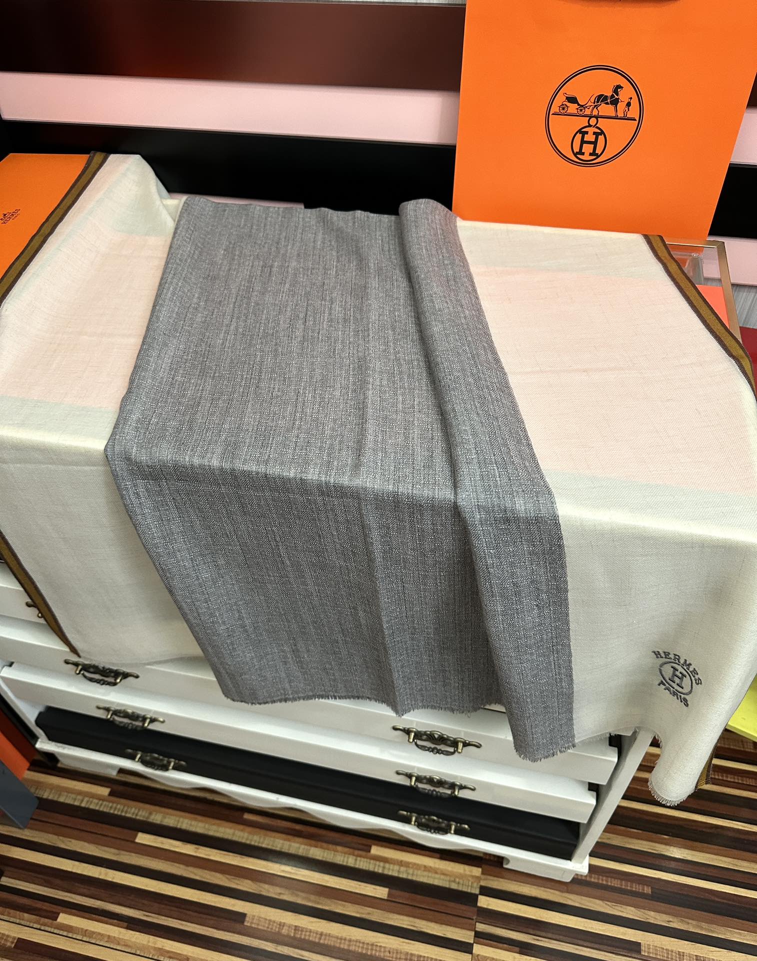 新款。2010爱马士🧣太美了[庆祝]万众瞩目经典版到货🎆最优质的年轻设计师推出的最新概念👓搭配调色纱染再