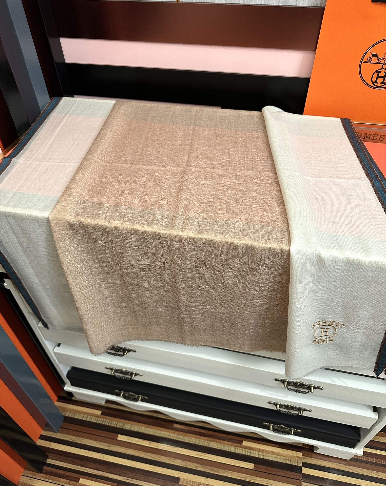 新款。2010爱马士🧣太美了[庆祝]万众瞩目经典版到货🎆最优质的年轻设计师推出的最新概念👓搭配调色纱染再