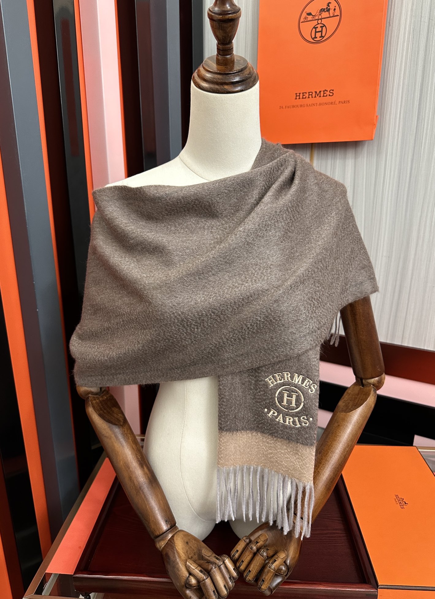 上新。 85%山羊绒 爱马仕[爱心]采用内蒙古山羊绒，2025最新款男女通用情侣款👫重磅推荐💥 经典的格